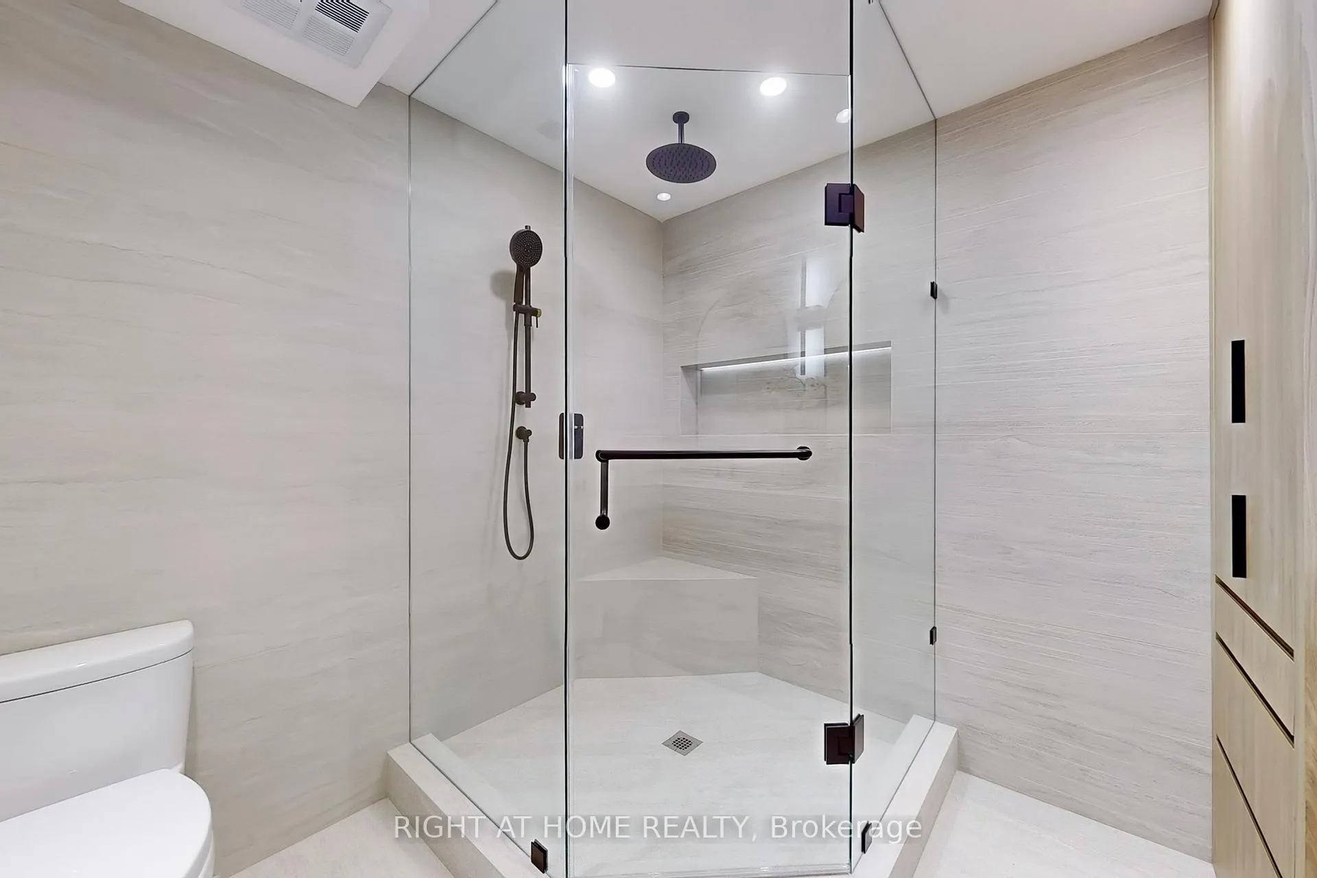 Photo 23 of Unit 303, 120 Promenade Circle, Vaughan, Brownridge — HOMEH