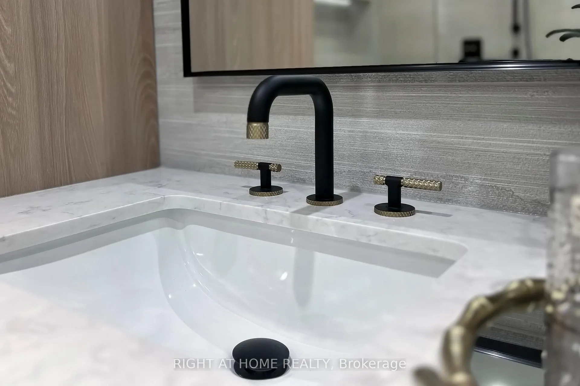 Photo 25 of Unit 303, 120 Promenade Circle, Vaughan, Brownridge — HOMEH