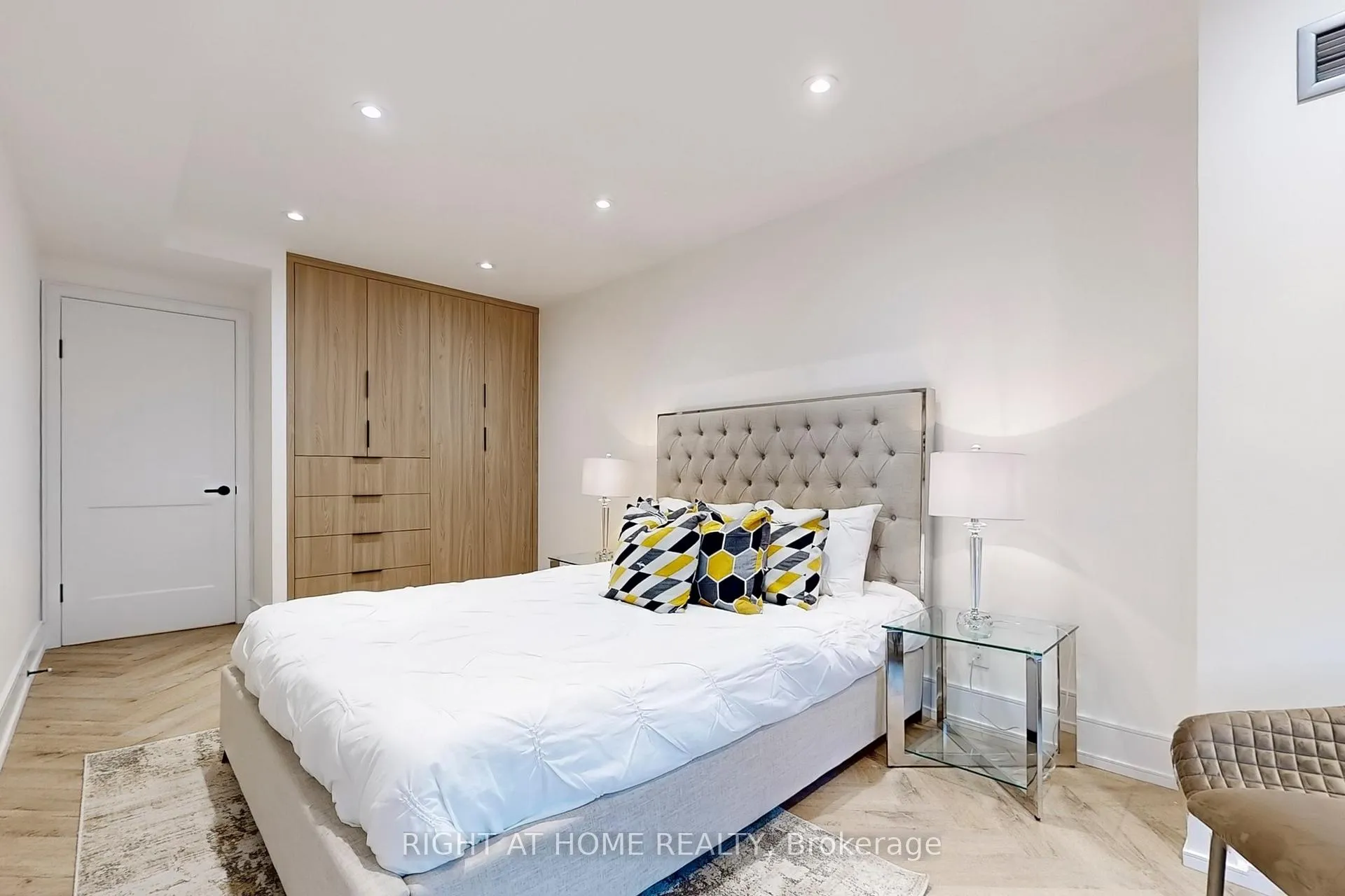 Photo 26 of Unit 303, 120 Promenade Circle, Vaughan, Brownridge — HOMEH