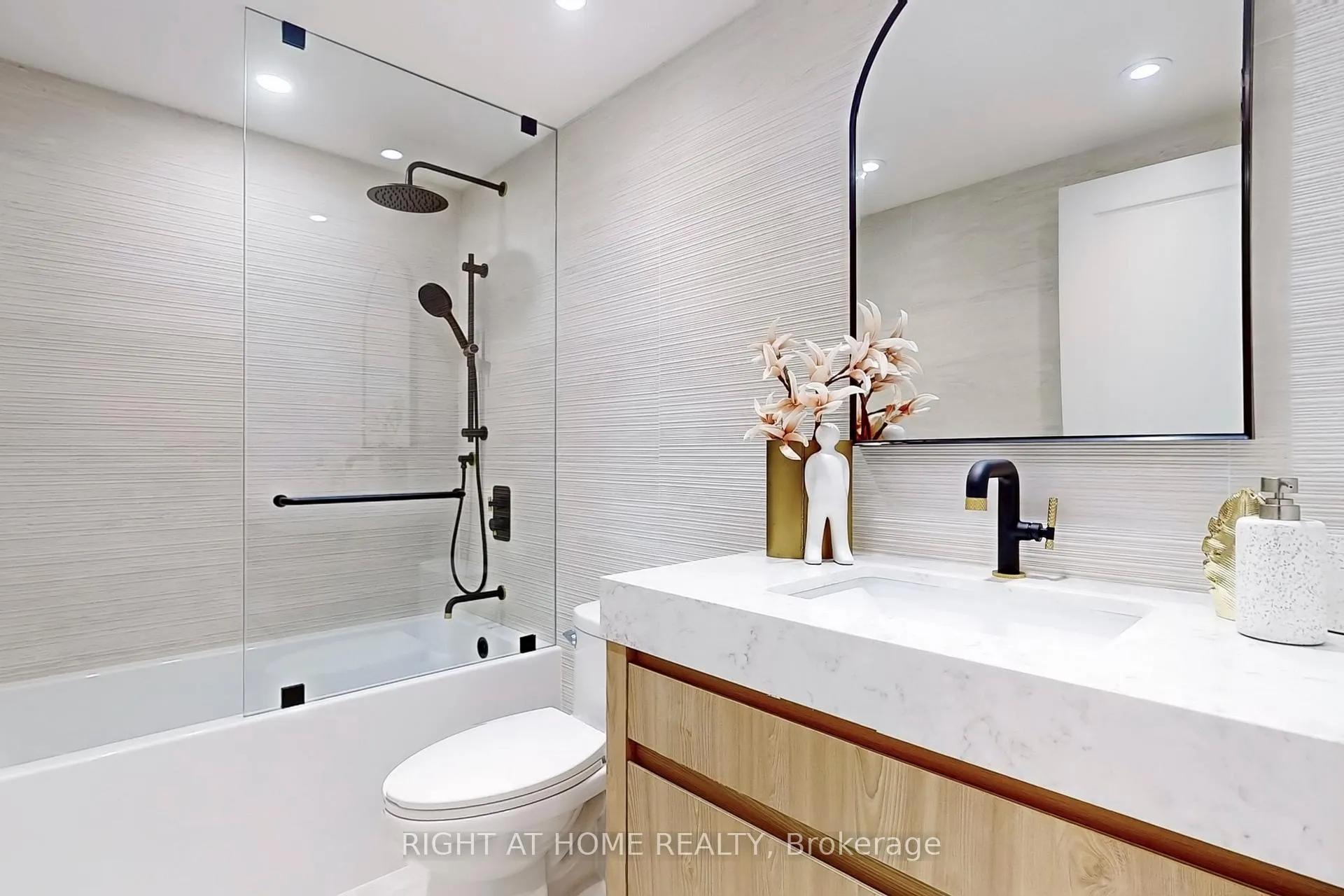 Photo 28 of Unit 303, 120 Promenade Circle, Vaughan, Brownridge — HOMEH