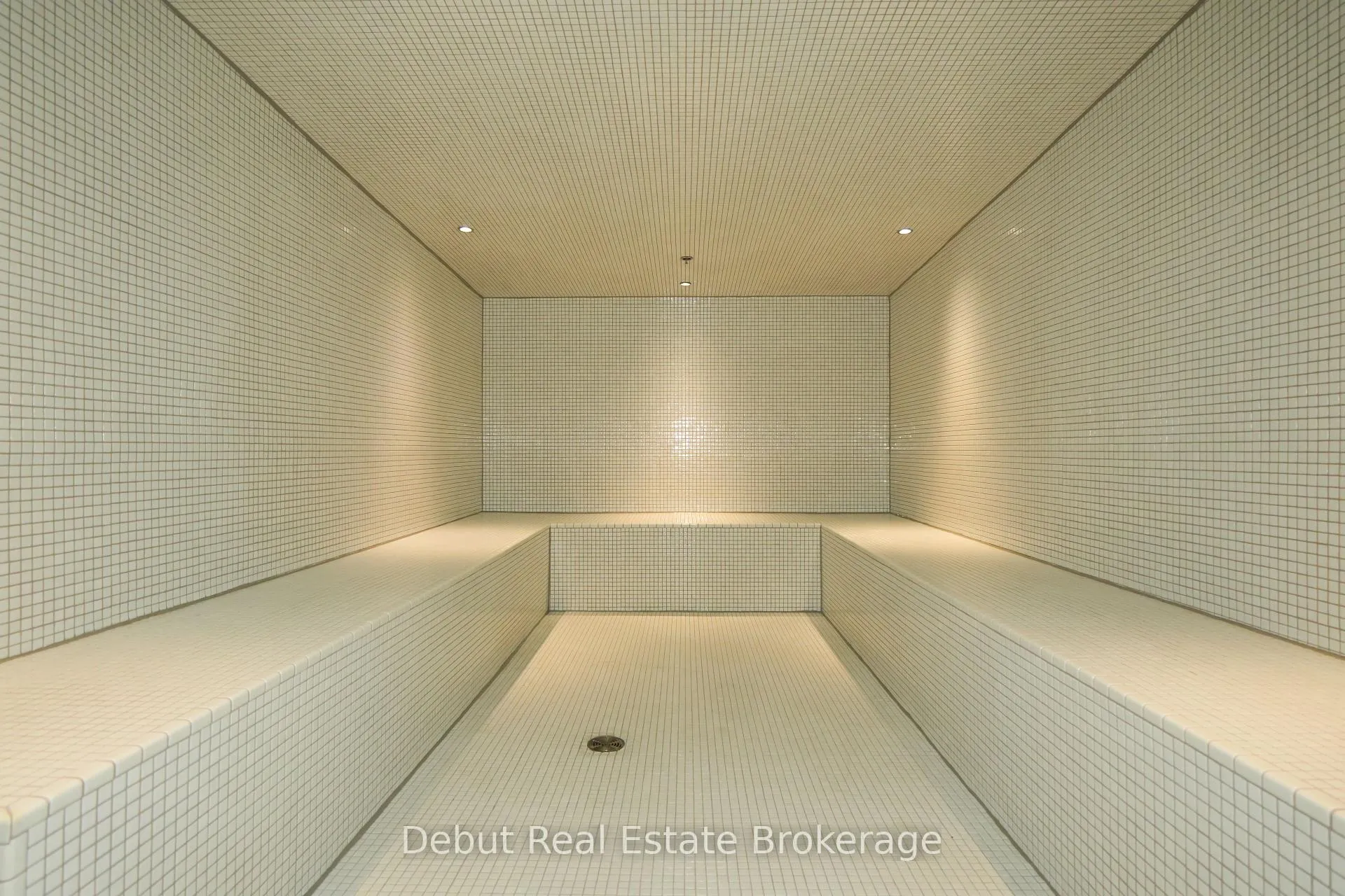 Photo 8 of Unit 2410, 39 Mary Street E, Barrie, 400 North — HOMEH