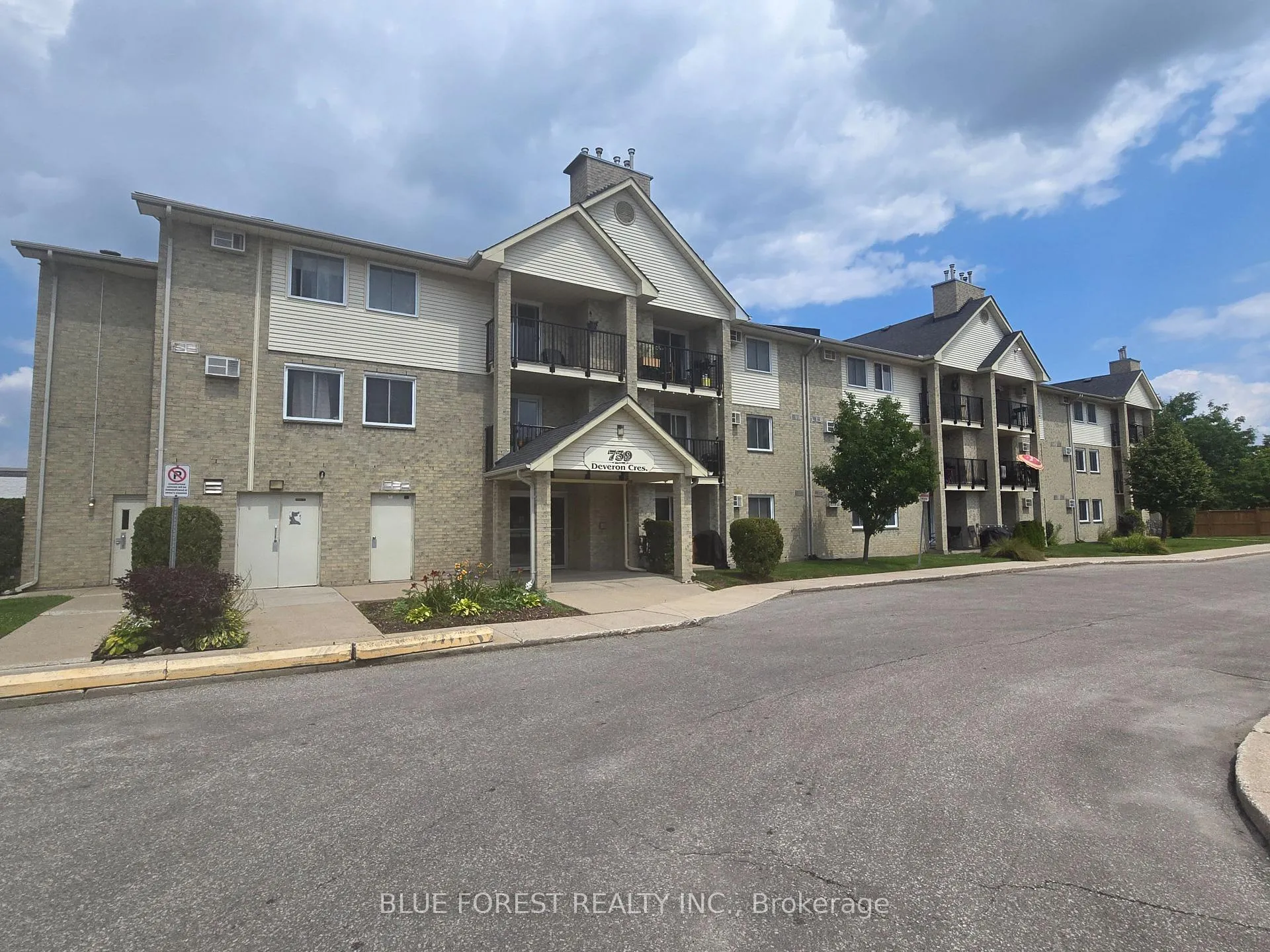 Front of Unit 209, 739 Deveron Crescent