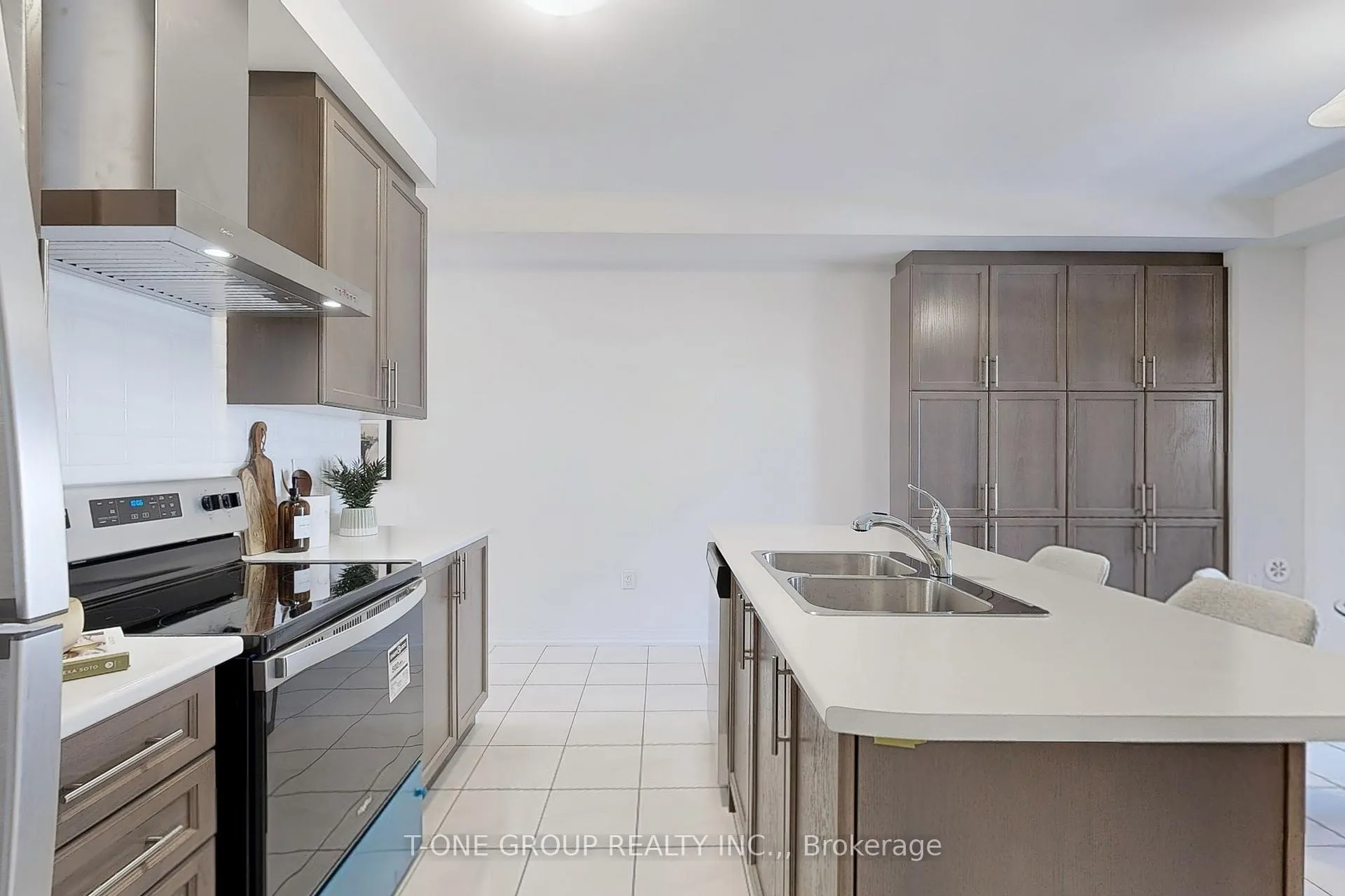 Photo 10 of 36 Stoeber Lane, Markham, Box Grove — HOMEH