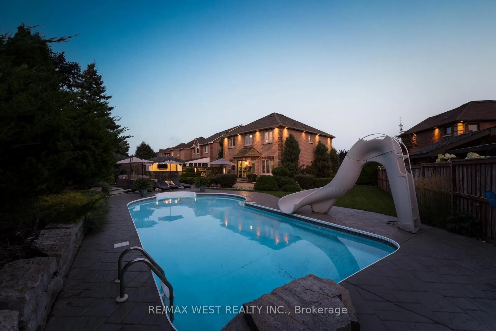 Photo 4 of 131 Cherokee Drive, Vaughan, Maple — HOMEH