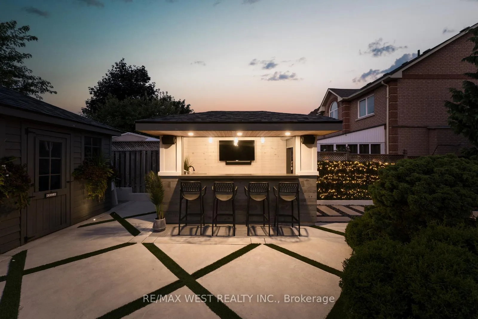 Photo 5 of 131 Cherokee Drive, Vaughan, Maple — HOMEH
