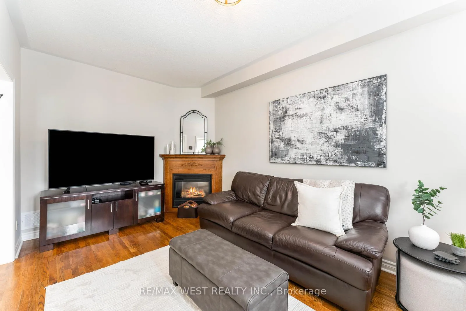 Photo 12 of 131 Cherokee Drive, Vaughan, Maple — HOMEH