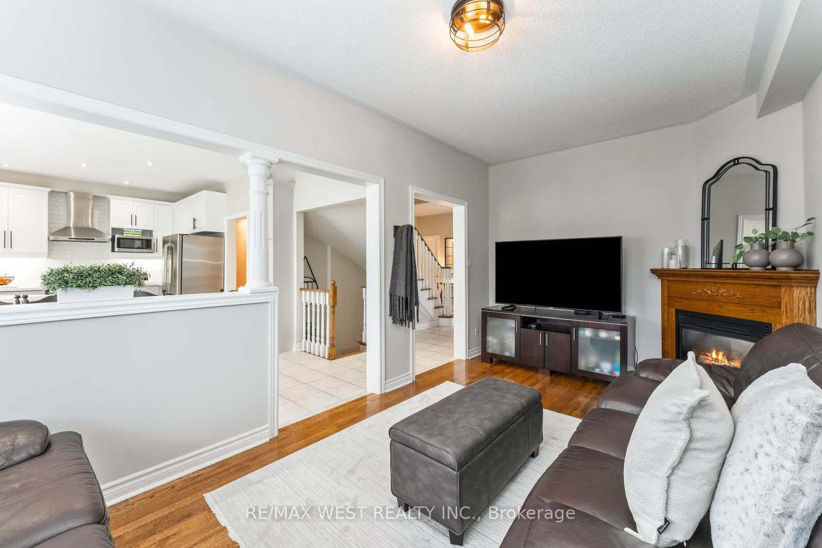 Photo 13 of 131 Cherokee Drive, Vaughan, Maple — HOMEH