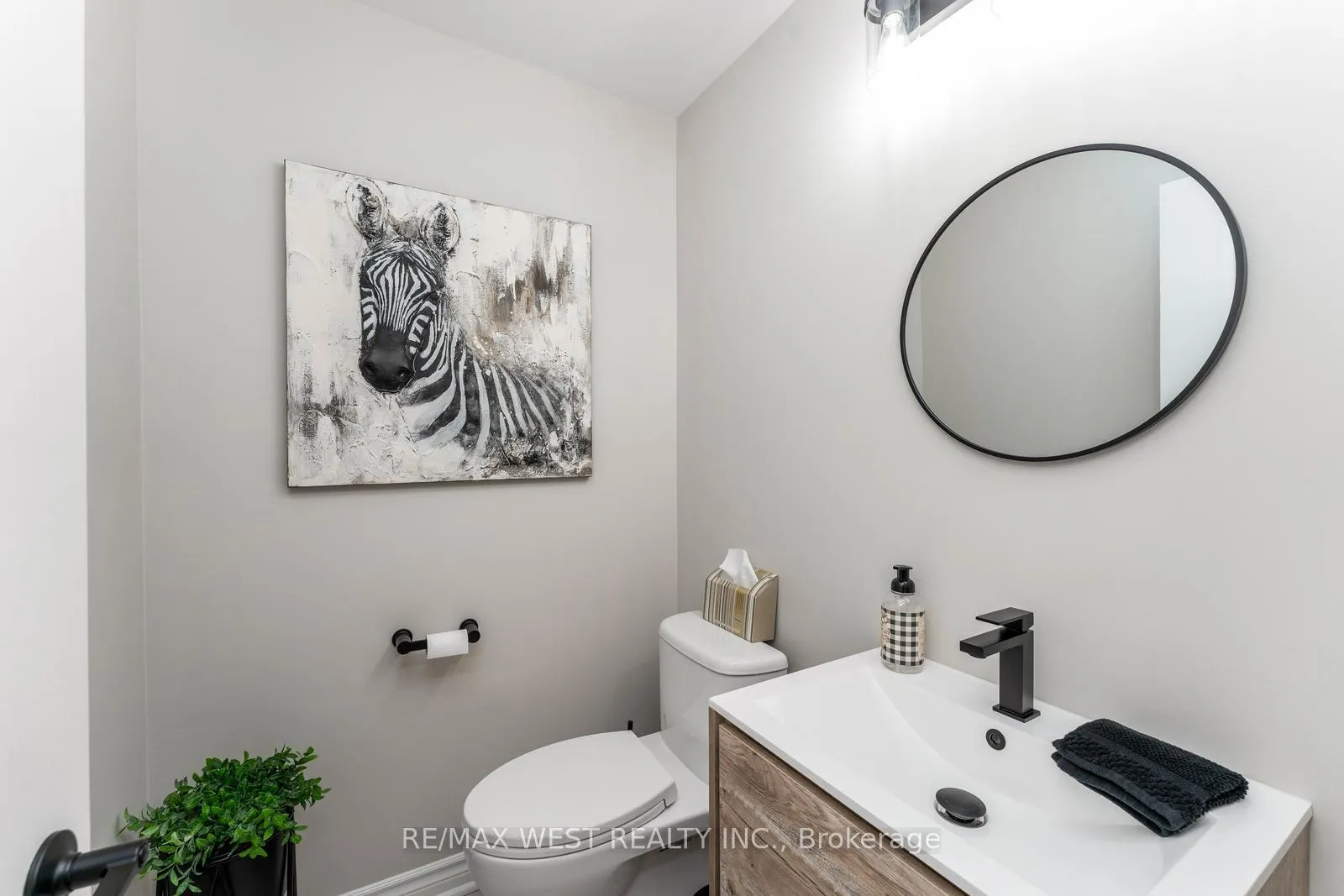 Photo 20 of 131 Cherokee Drive, Vaughan, Maple — HOMEH