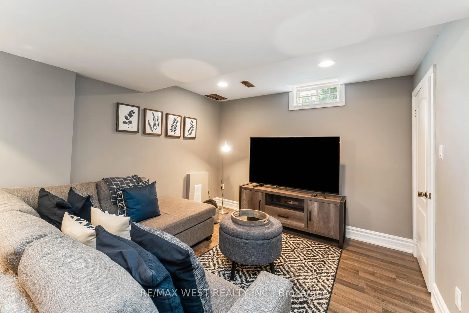 Photo 32 of 131 Cherokee Drive, Vaughan, Maple — HOMEH