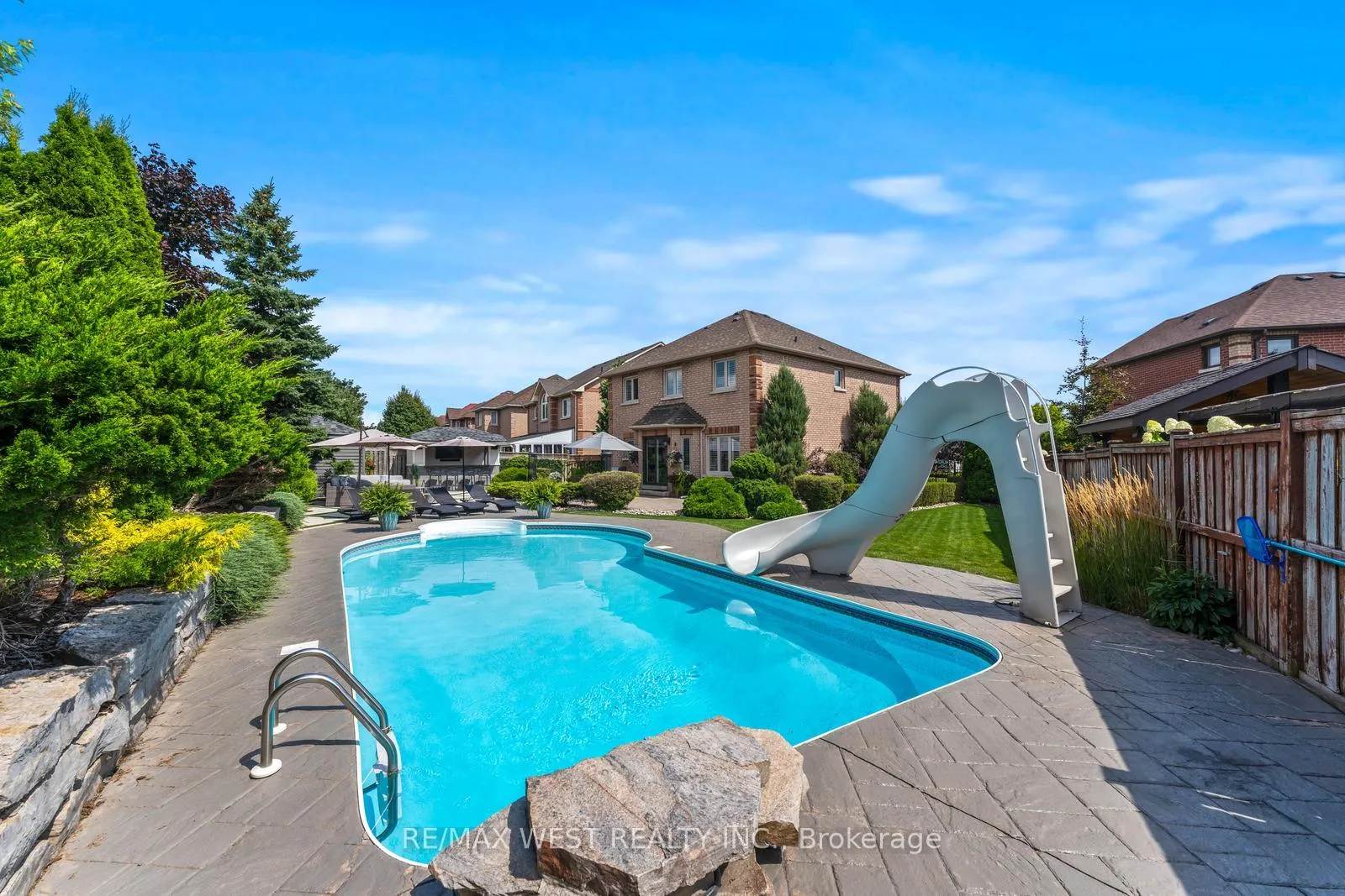 Photo 34 of 131 Cherokee Drive, Vaughan, Maple — HOMEH