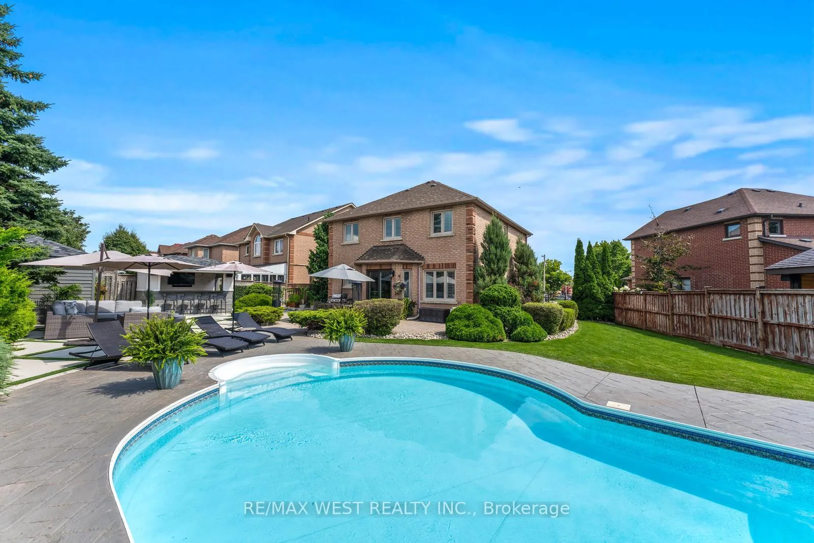 Photo 35 of 131 Cherokee Drive, Vaughan, Maple — HOMEH