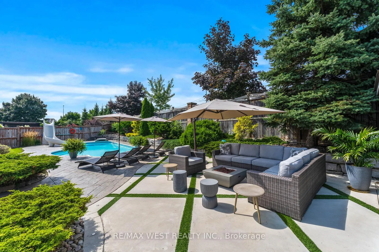 Photo 37 of 131 Cherokee Drive, Vaughan, Maple — HOMEH