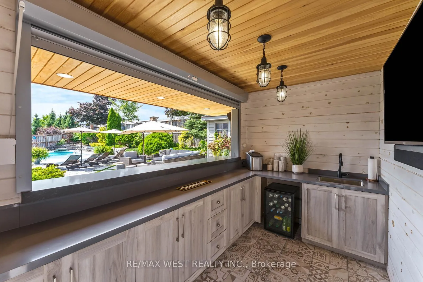 Photo 40 of 131 Cherokee Drive, Vaughan, Maple — HOMEH