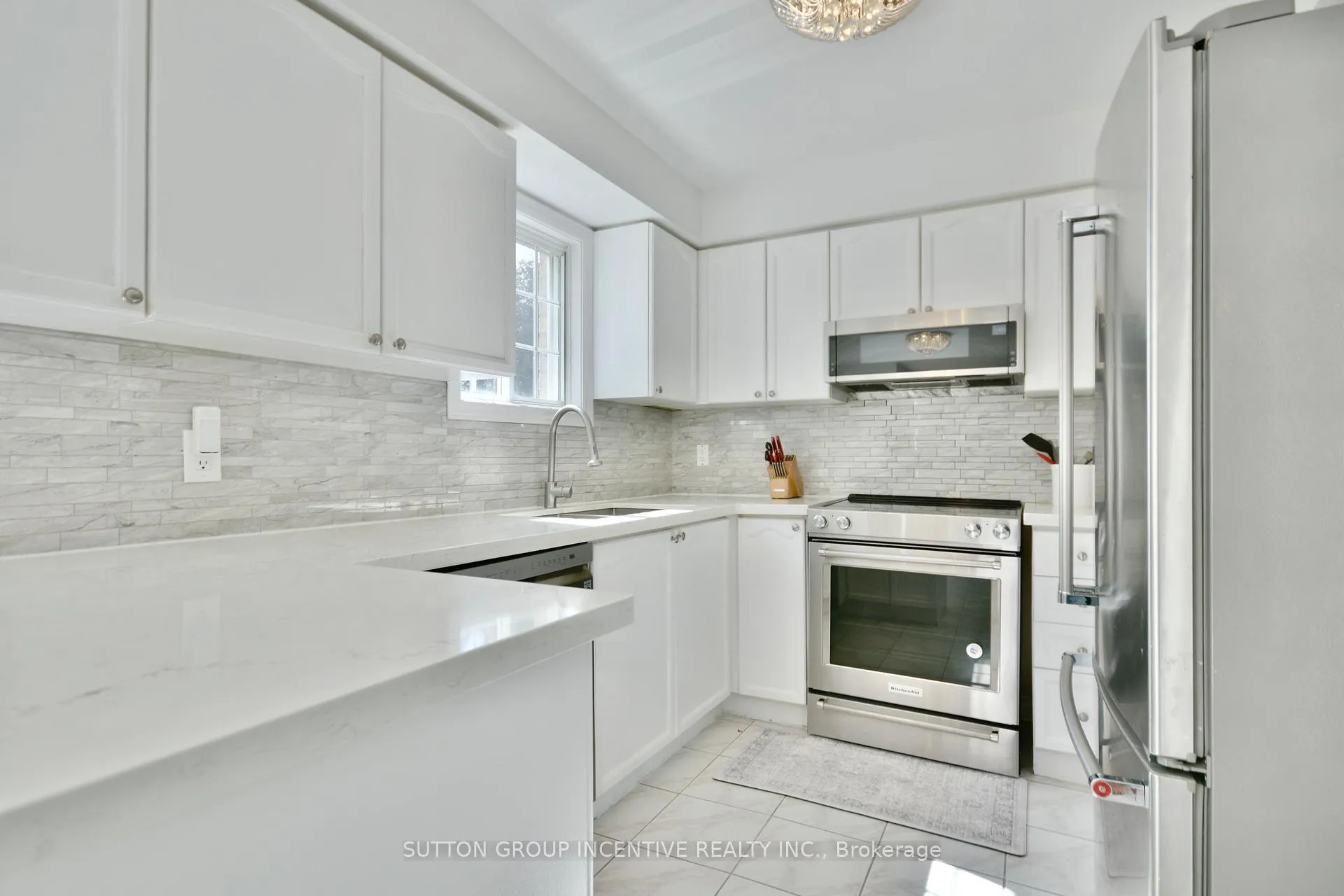 Photo 3 of 33 Speirs Road, Barrie, Holly — HOMEH