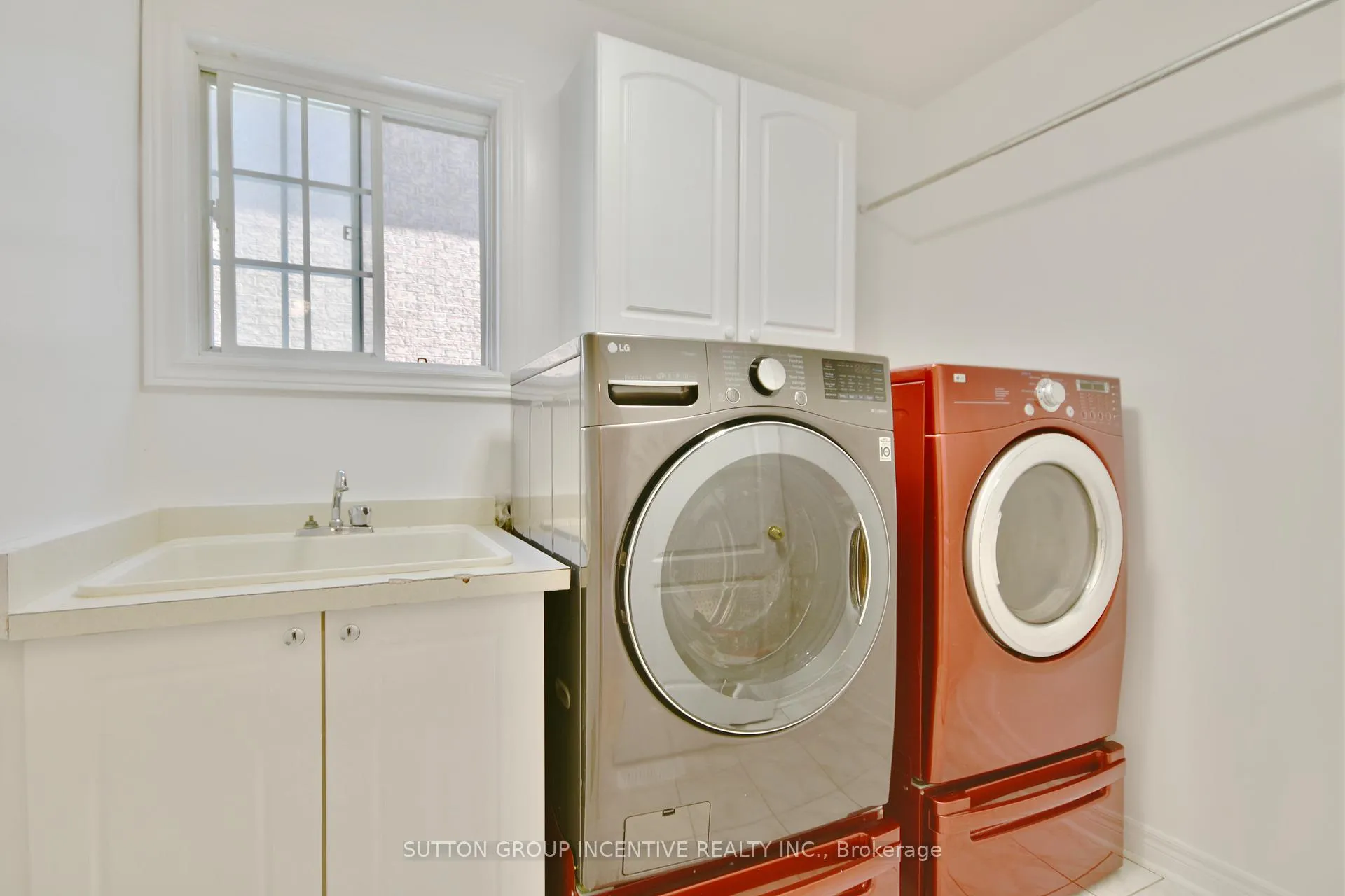 Photo 9 of 33 Speirs Road, Barrie, Holly — HOMEH