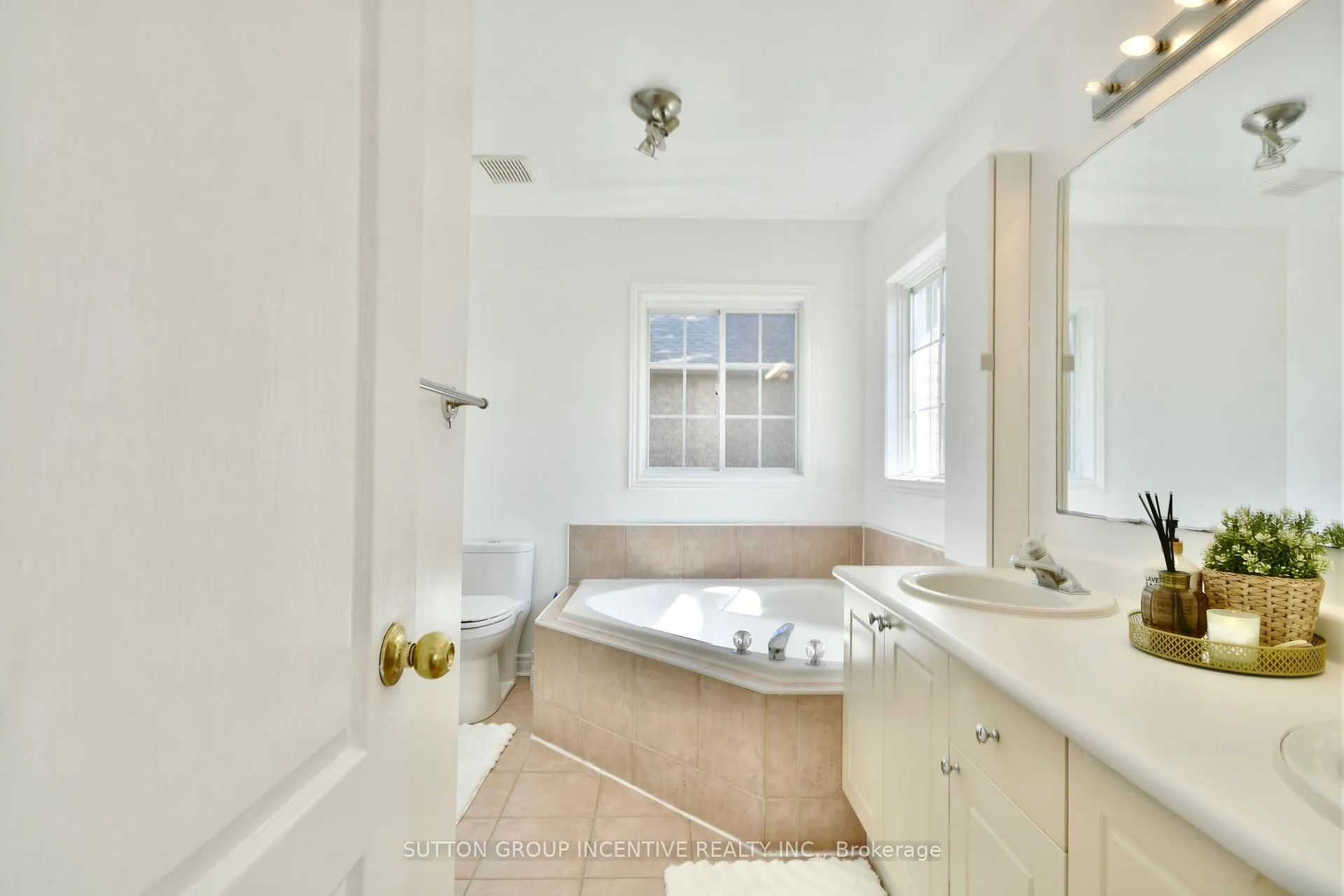 Photo 12 of 33 Speirs Road, Barrie, Holly — HOMEH