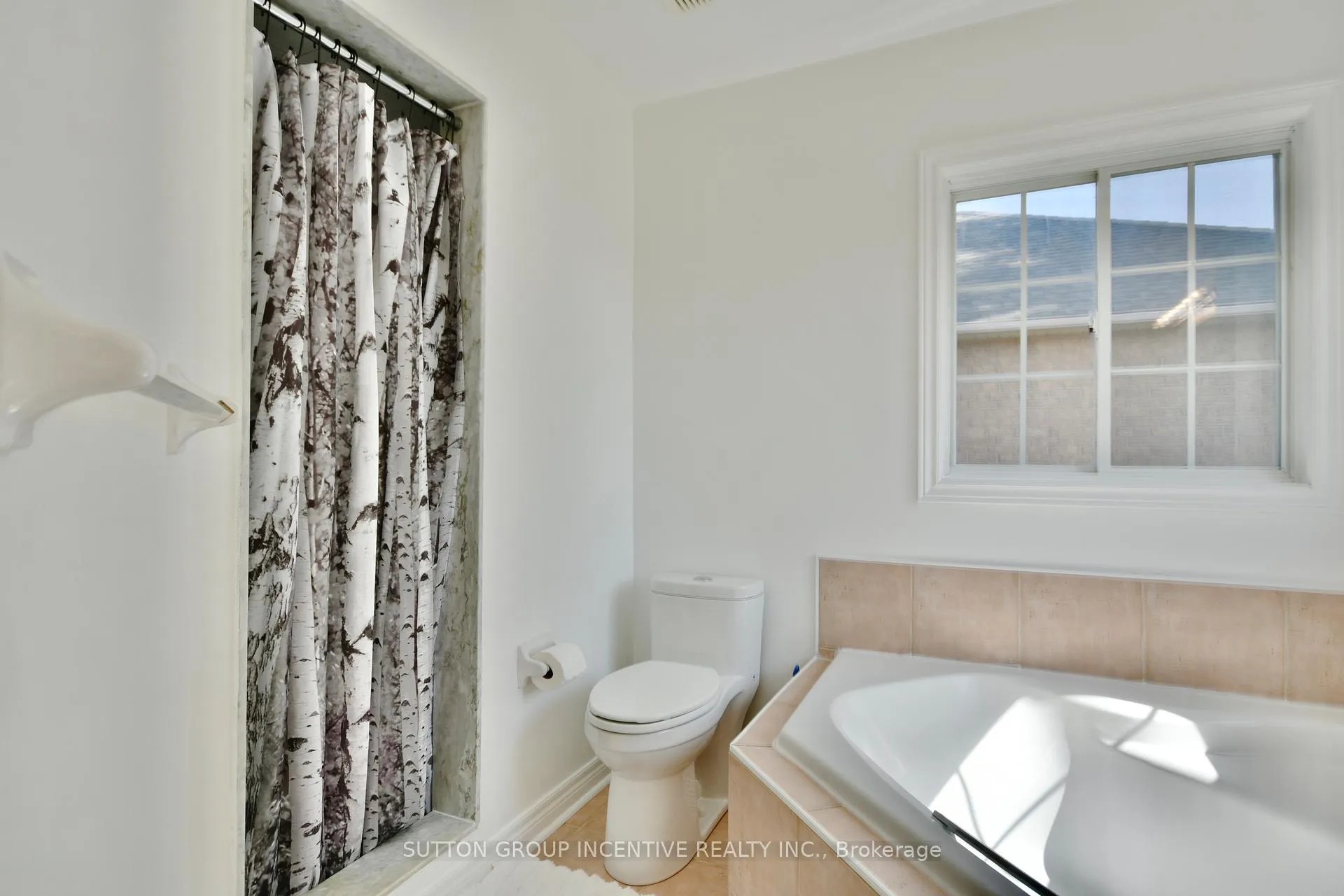 Photo 13 of 33 Speirs Road, Barrie, Holly — HOMEH