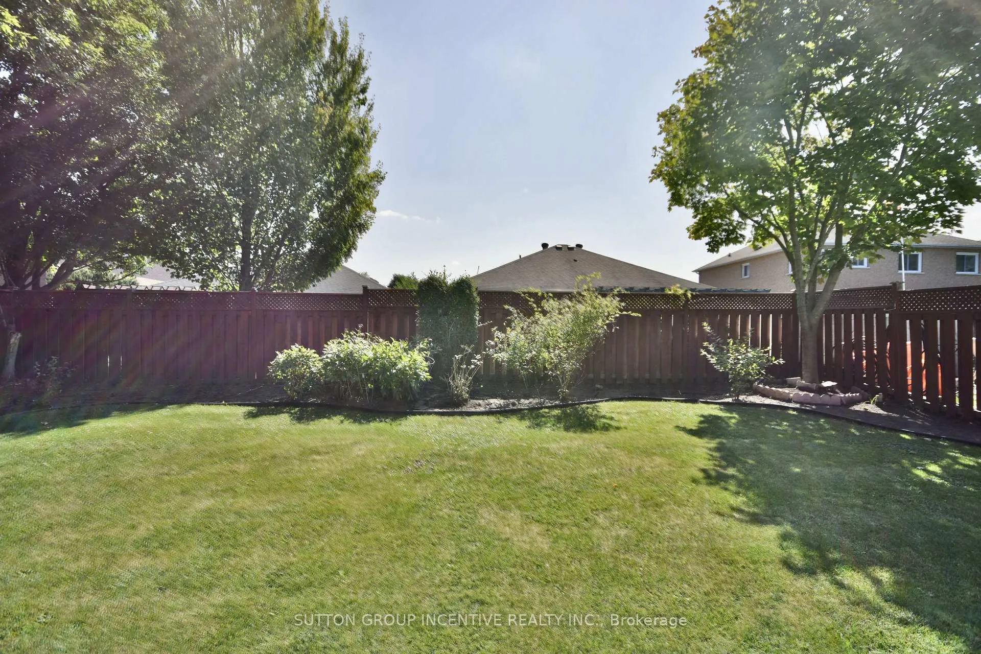 Photo 22 of 33 Speirs Road, Barrie, Holly — HOMEH