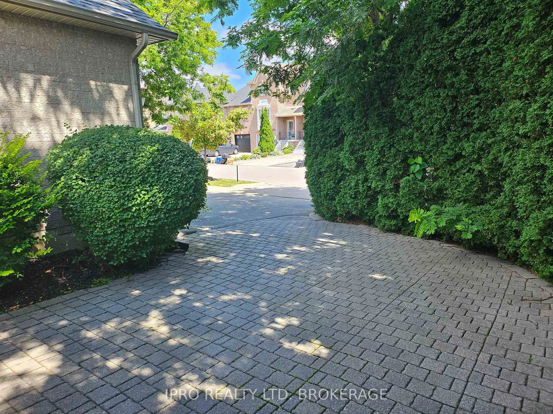 Photo 2 of 135 Michelle Drive, Vaughan, East Woodbridge — HOMEH