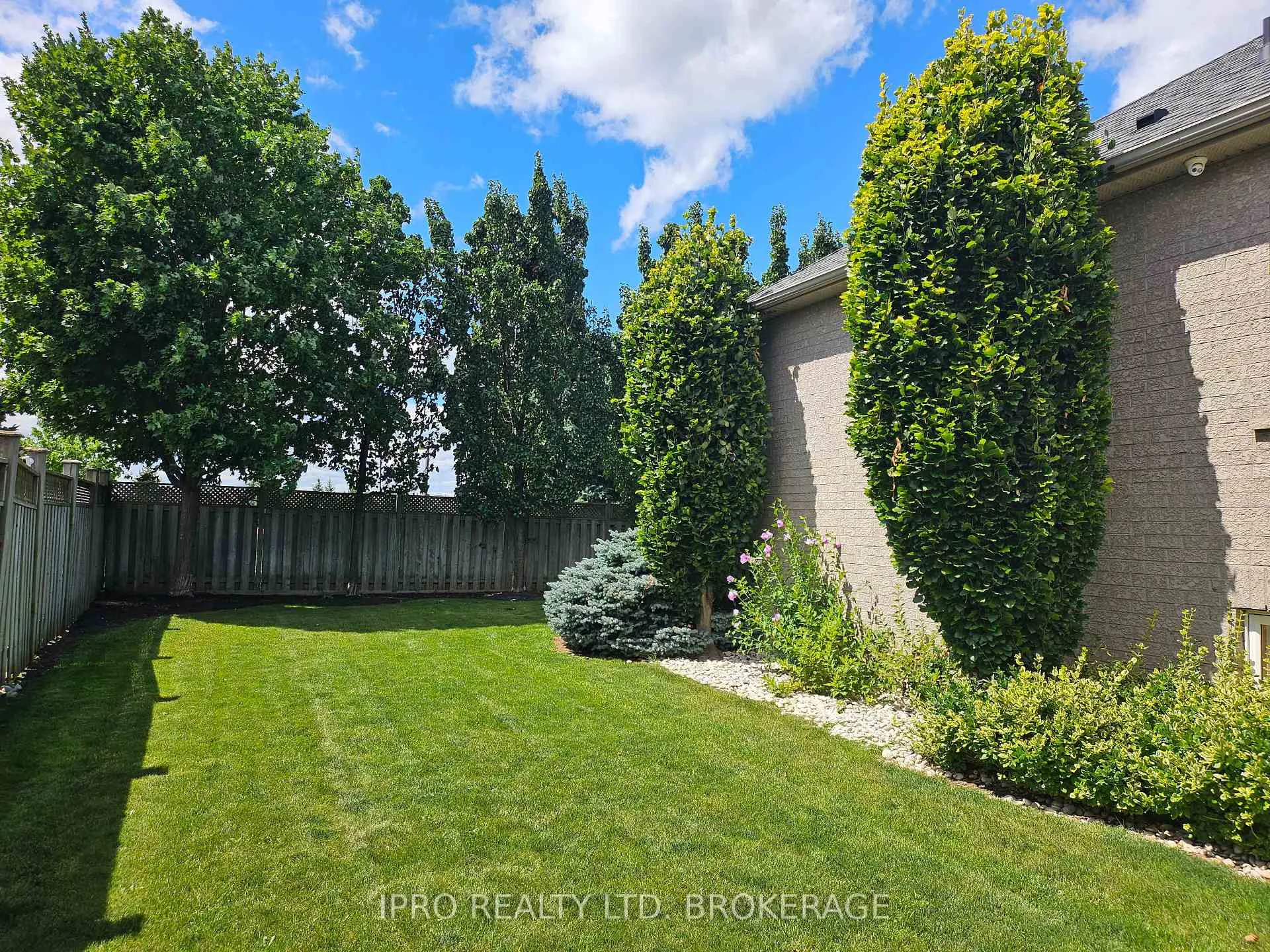 Photo 3 of 135 Michelle Drive, Vaughan, East Woodbridge — HOMEH
