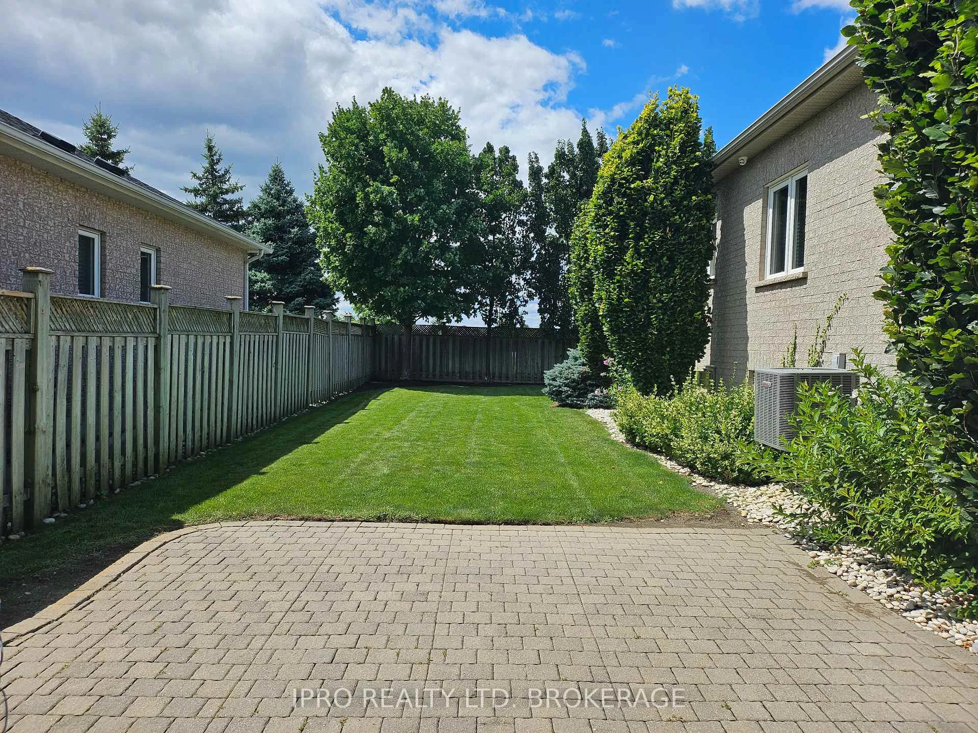 Photo 4 of 135 Michelle Drive, Vaughan, East Woodbridge — HOMEH