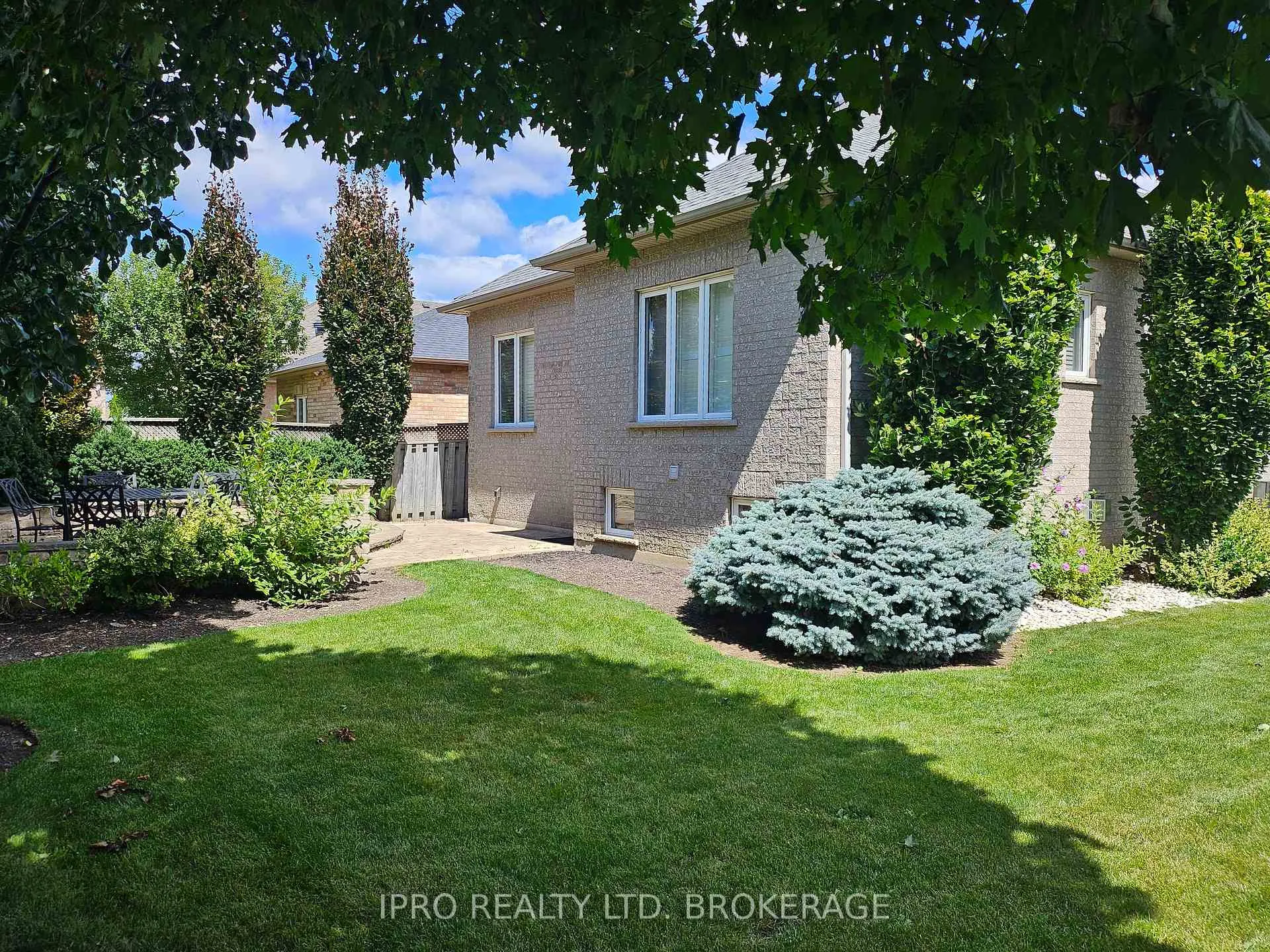Photo 5 of 135 Michelle Drive, Vaughan, East Woodbridge — HOMEH