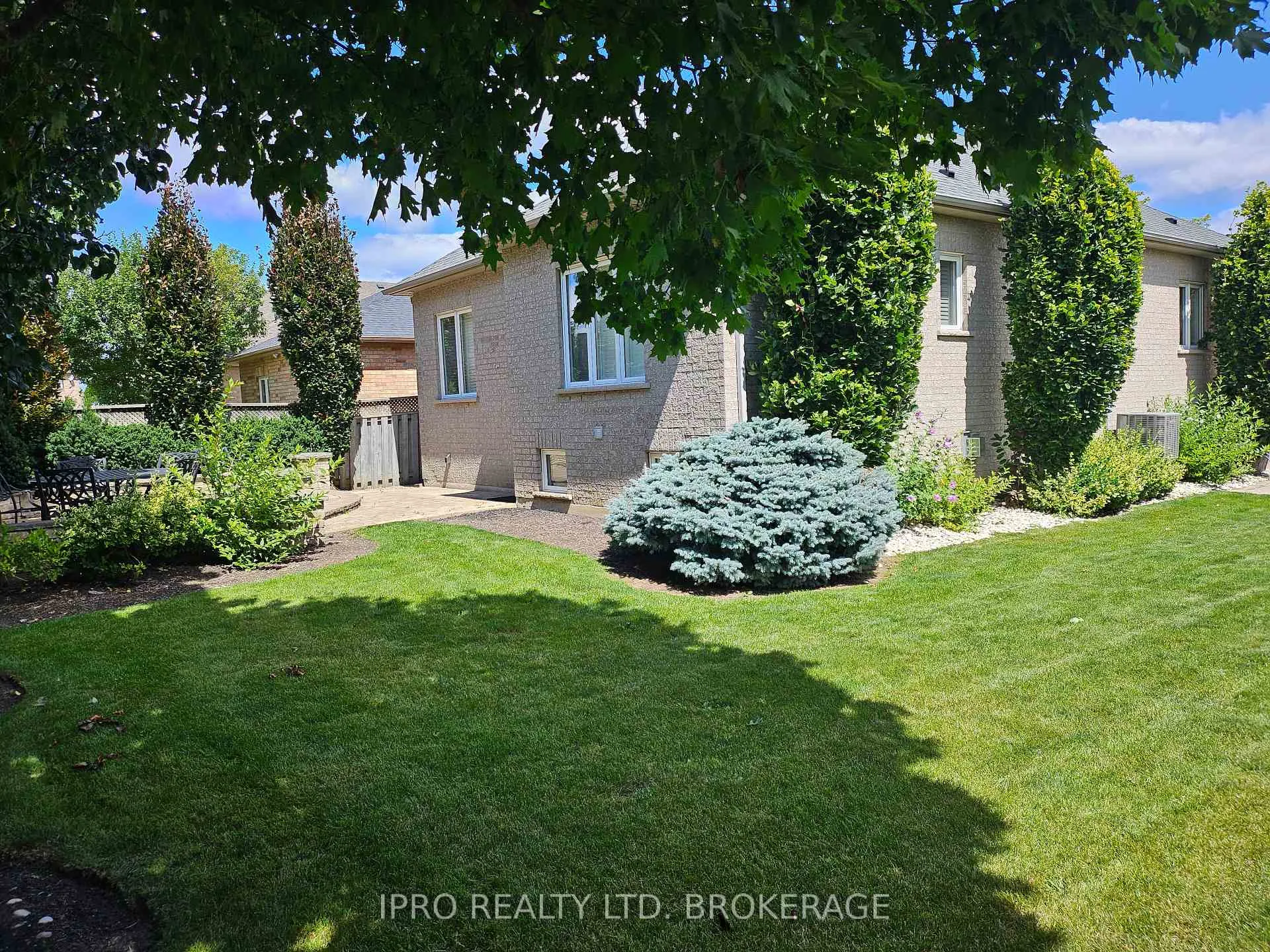 Photo 6 of 135 Michelle Drive, Vaughan, East Woodbridge — HOMEH