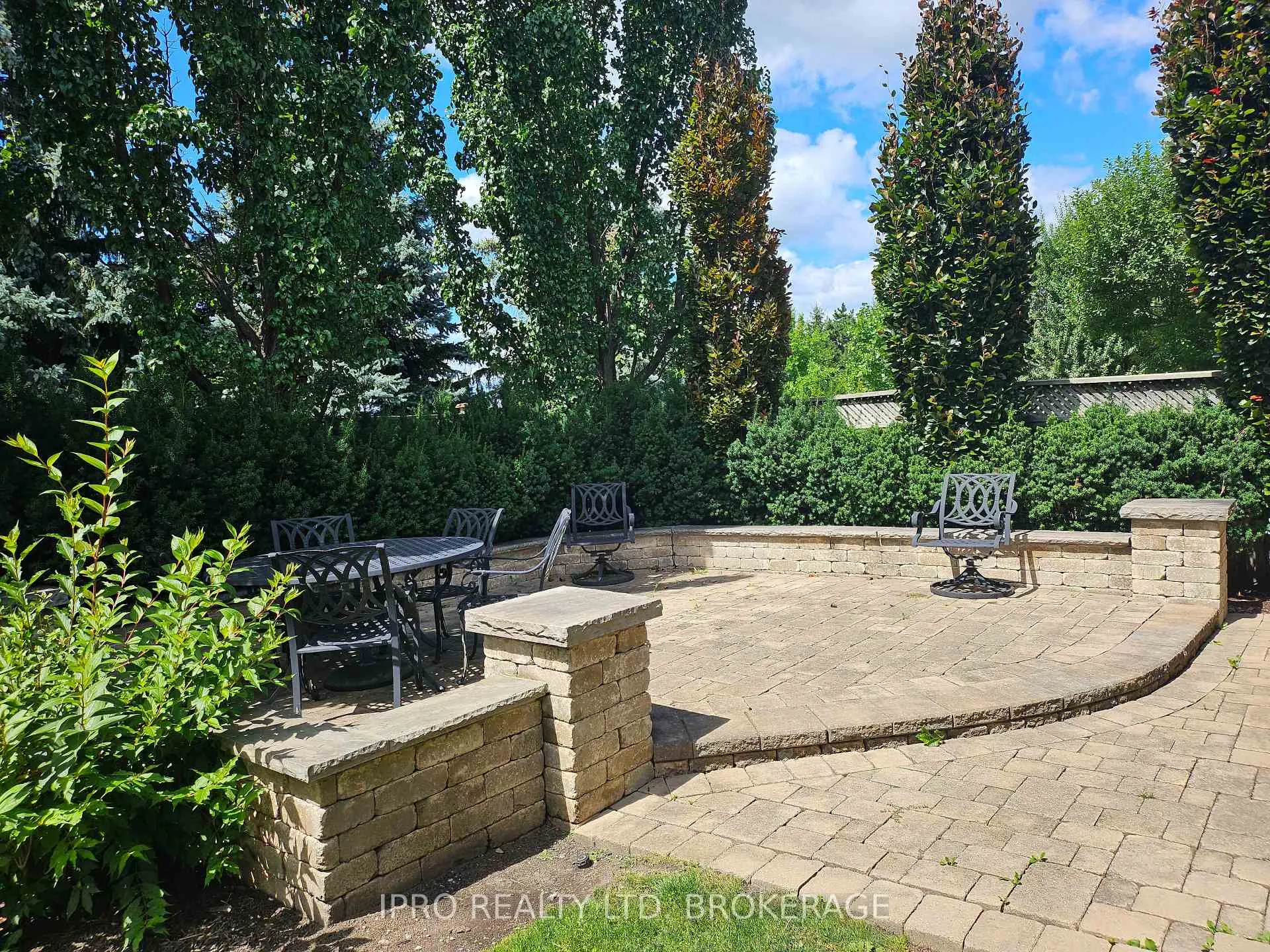 Photo 8 of 135 Michelle Drive, Vaughan, East Woodbridge — HOMEH