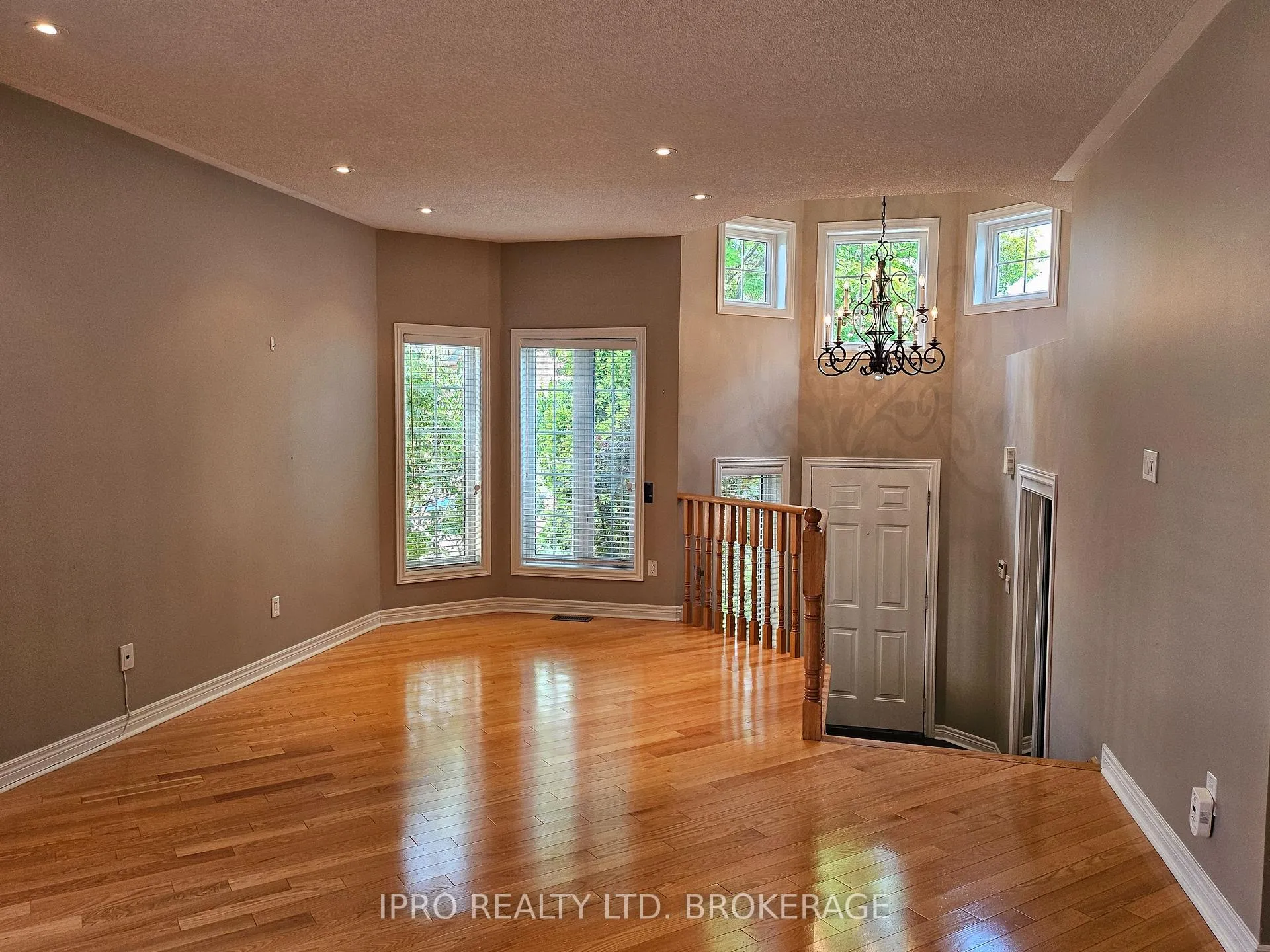 Photo 10 of 135 Michelle Drive, Vaughan, East Woodbridge — HOMEH