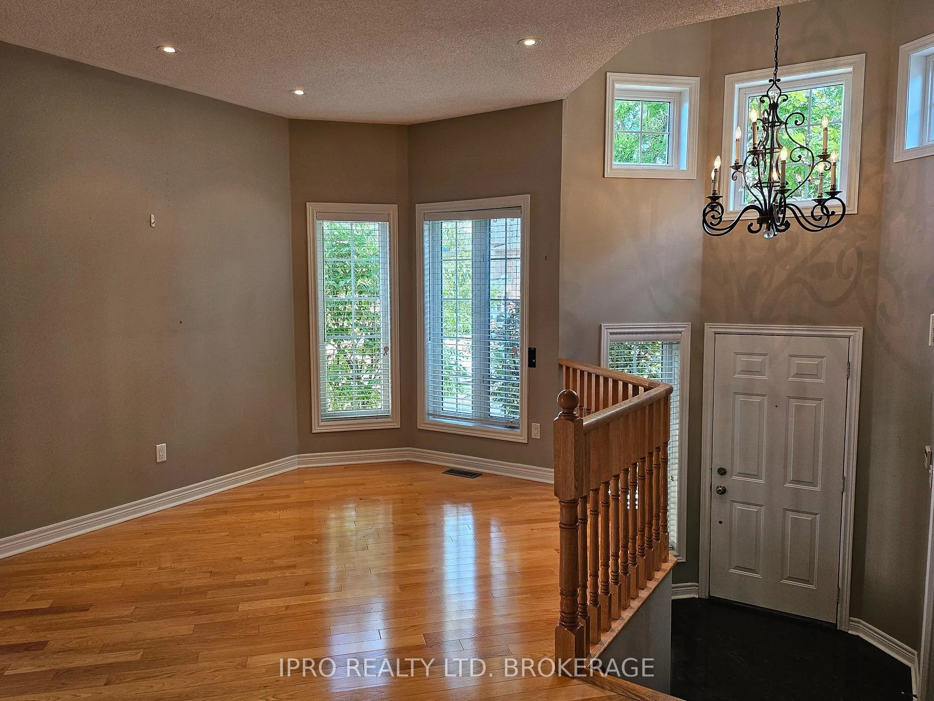 Photo 11 of 135 Michelle Drive, Vaughan, East Woodbridge — HOMEH
