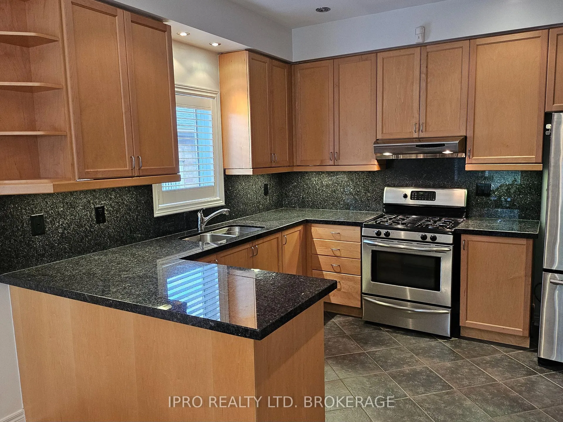 Photo 14 of 135 Michelle Drive, Vaughan, East Woodbridge — HOMEH