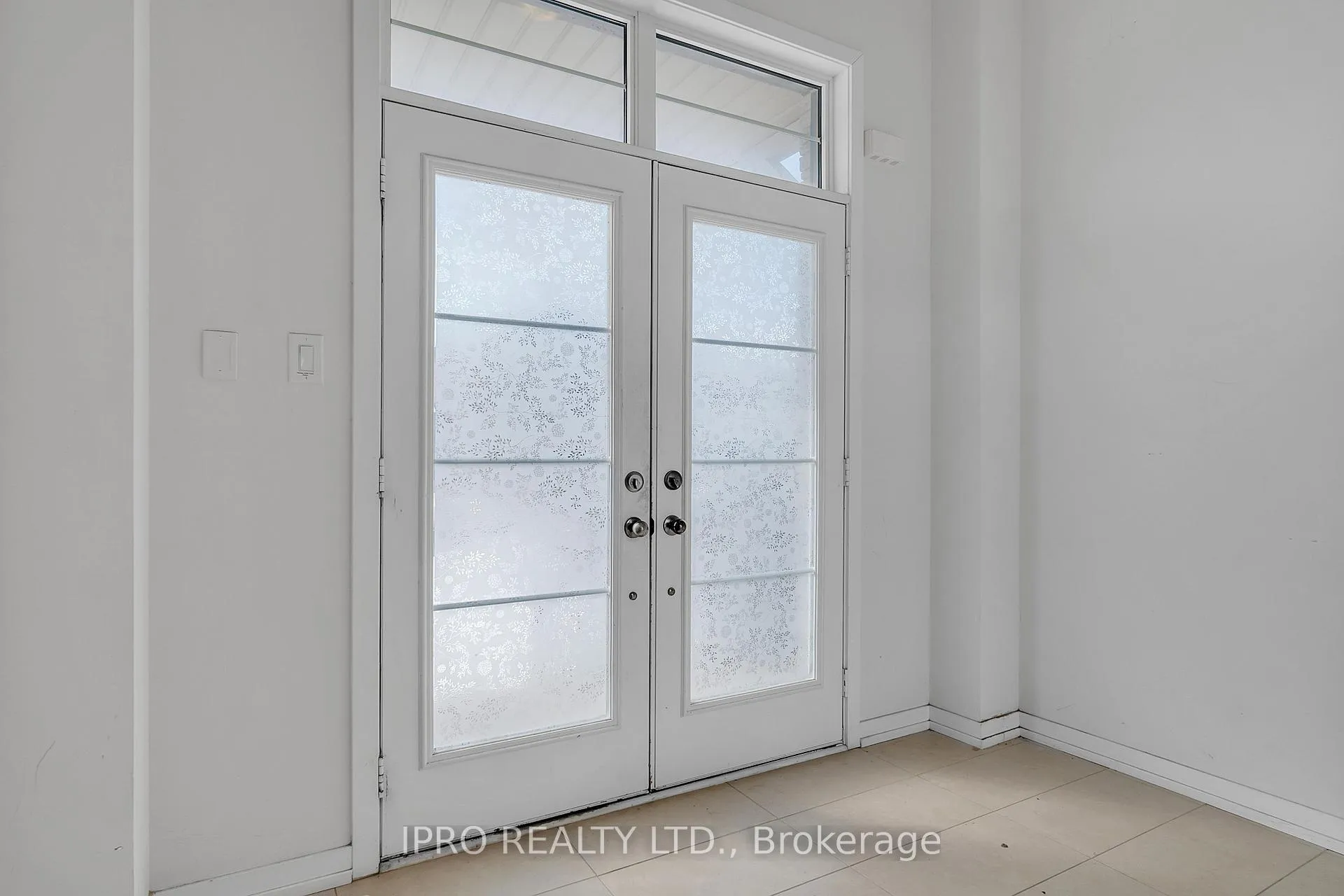 Photo 3 of 48 Prestwick Street, Hamilton, Stoney Creek Mountain — HOMEH