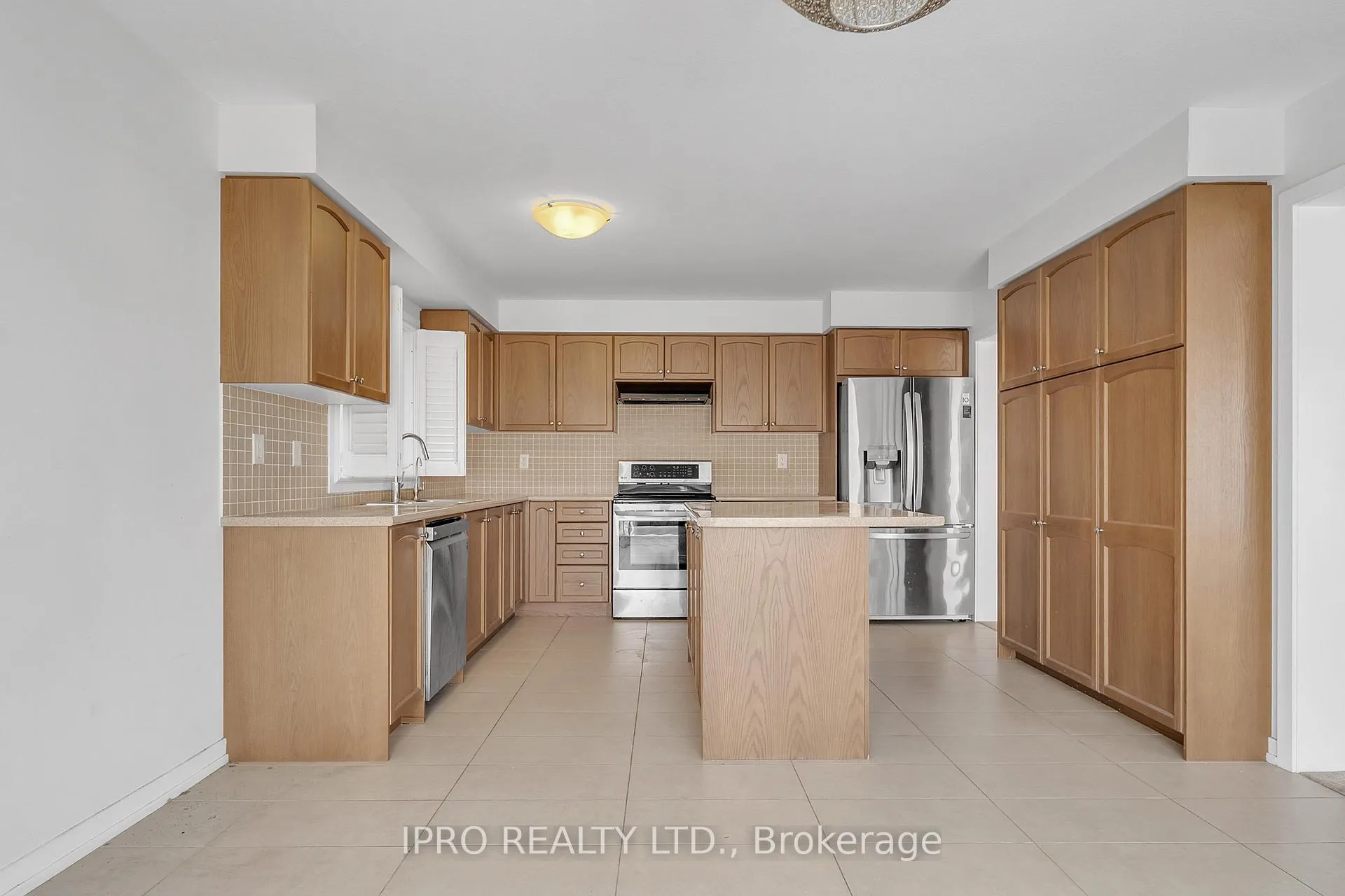 Photo 5 of 48 Prestwick Street, Hamilton, Stoney Creek Mountain — HOMEH