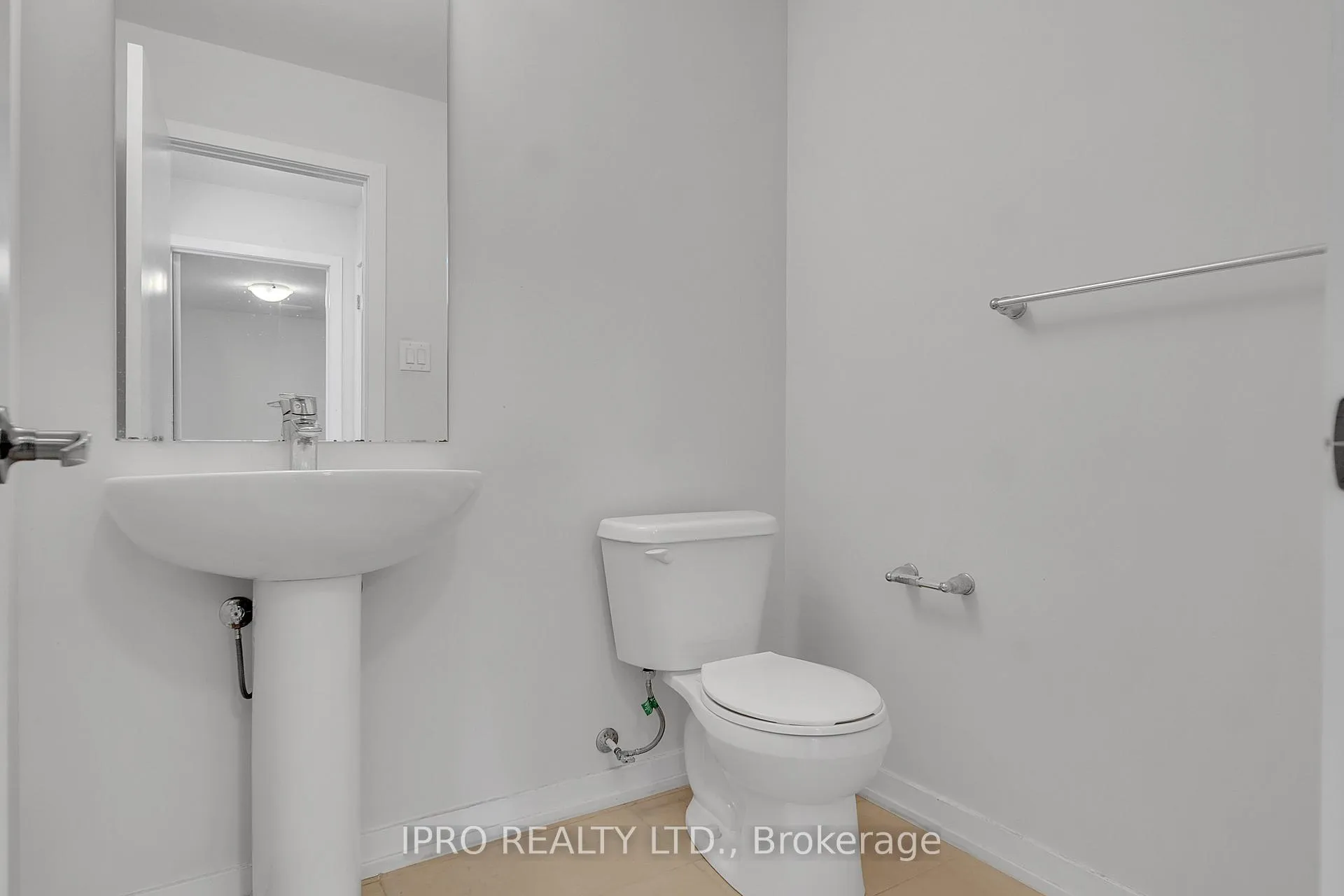 Photo 9 of 48 Prestwick Street, Hamilton, Stoney Creek Mountain — HOMEH