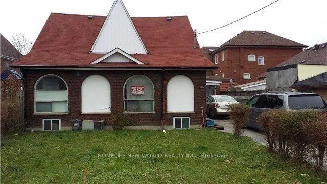 Front of 585 Oakwood Avenue
