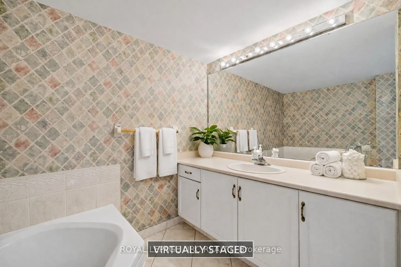 Photo 31 of Unit 605, 162 Martindale Road, St. Catharines, Grapeview — HOMEH
