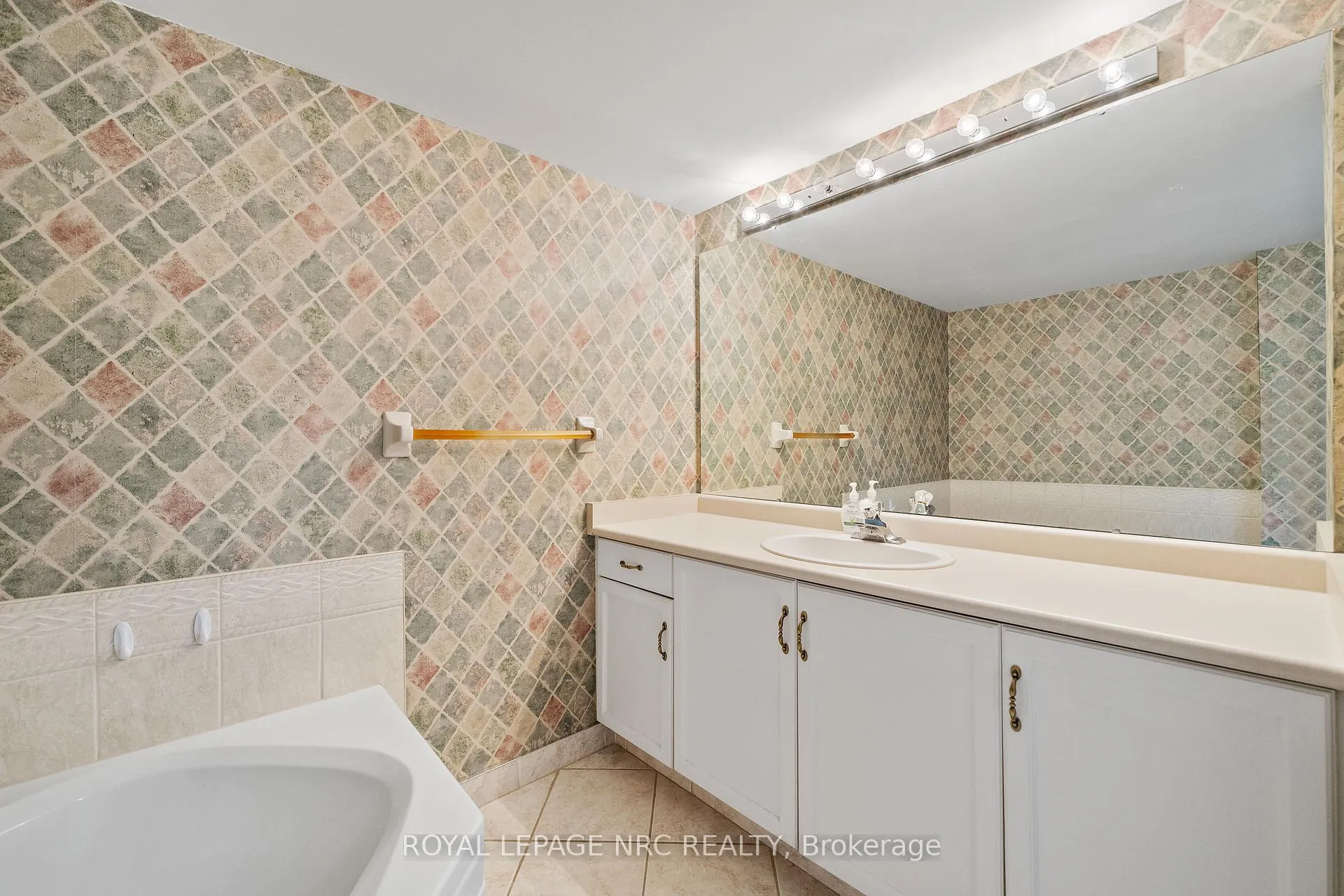 Photo 32 of Unit 605, 162 Martindale Road, St. Catharines, Grapeview — HOMEH