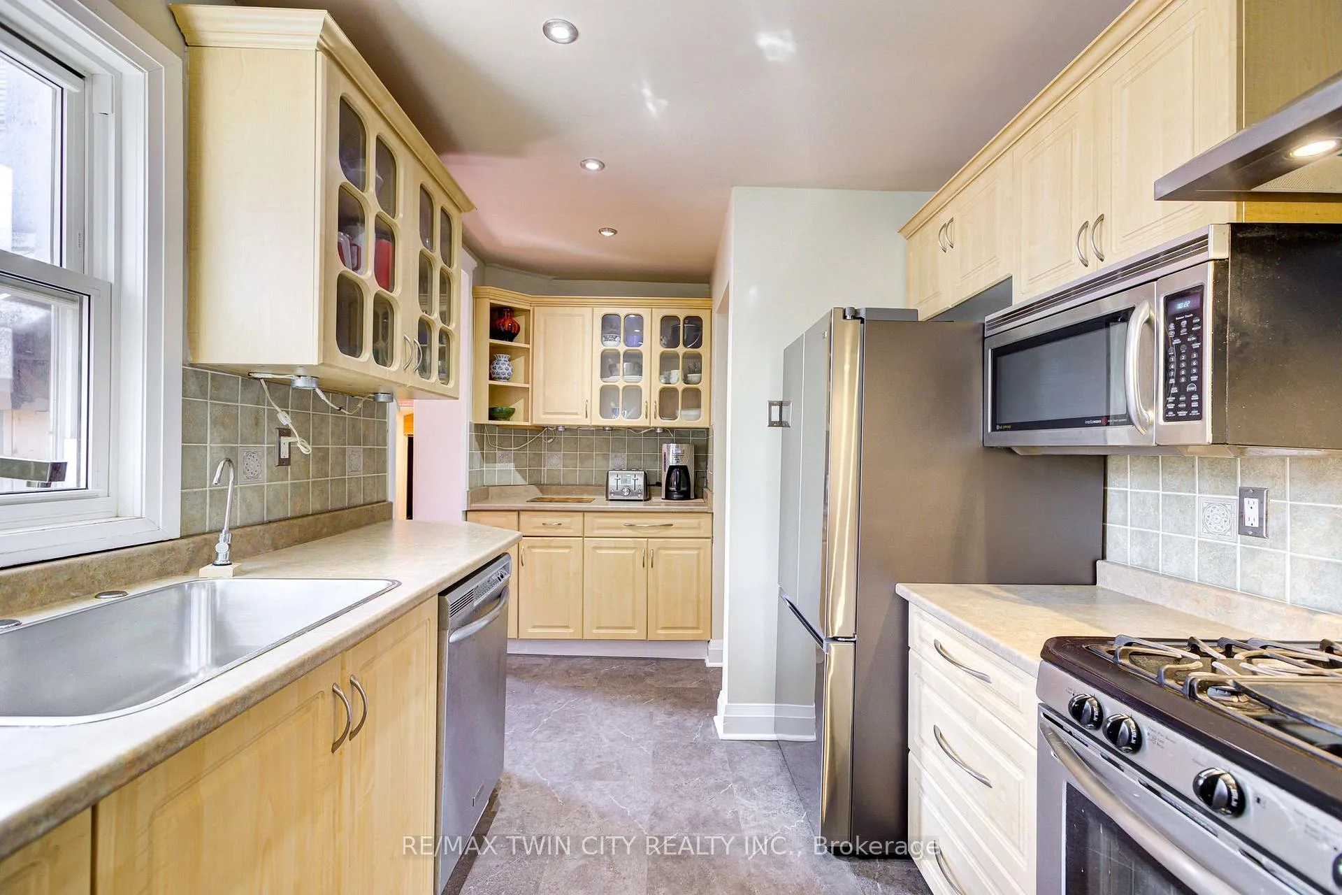 Photo 7 of 93 Stirling Avenue S, Kitchener — HOMEH