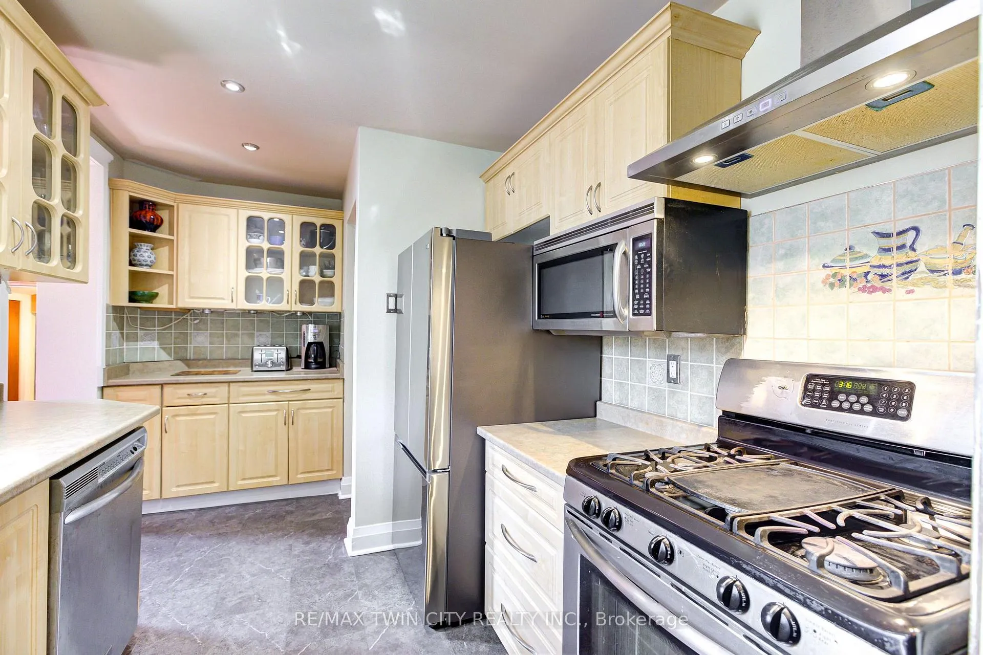 Photo 8 of 93 Stirling Avenue S, Kitchener — HOMEH