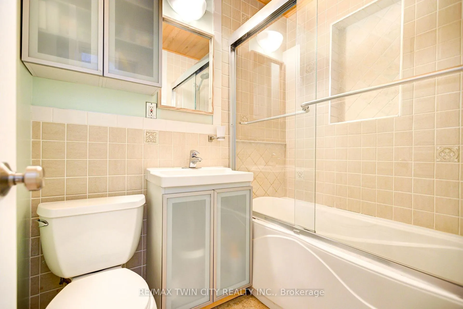 Photo 10 of 93 Stirling Avenue S, Kitchener — HOMEH