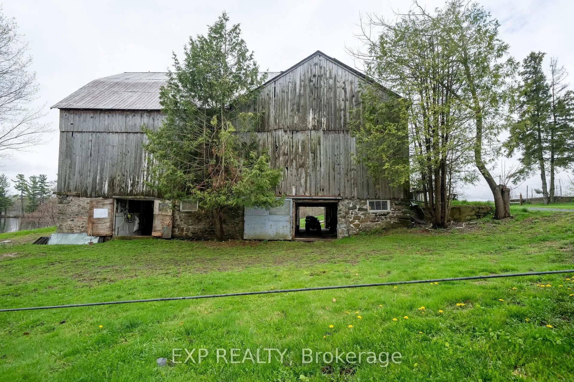 Photo 3 of 1127 Dalton Lane, Frontenac, Frontenac Centre — HOMEH