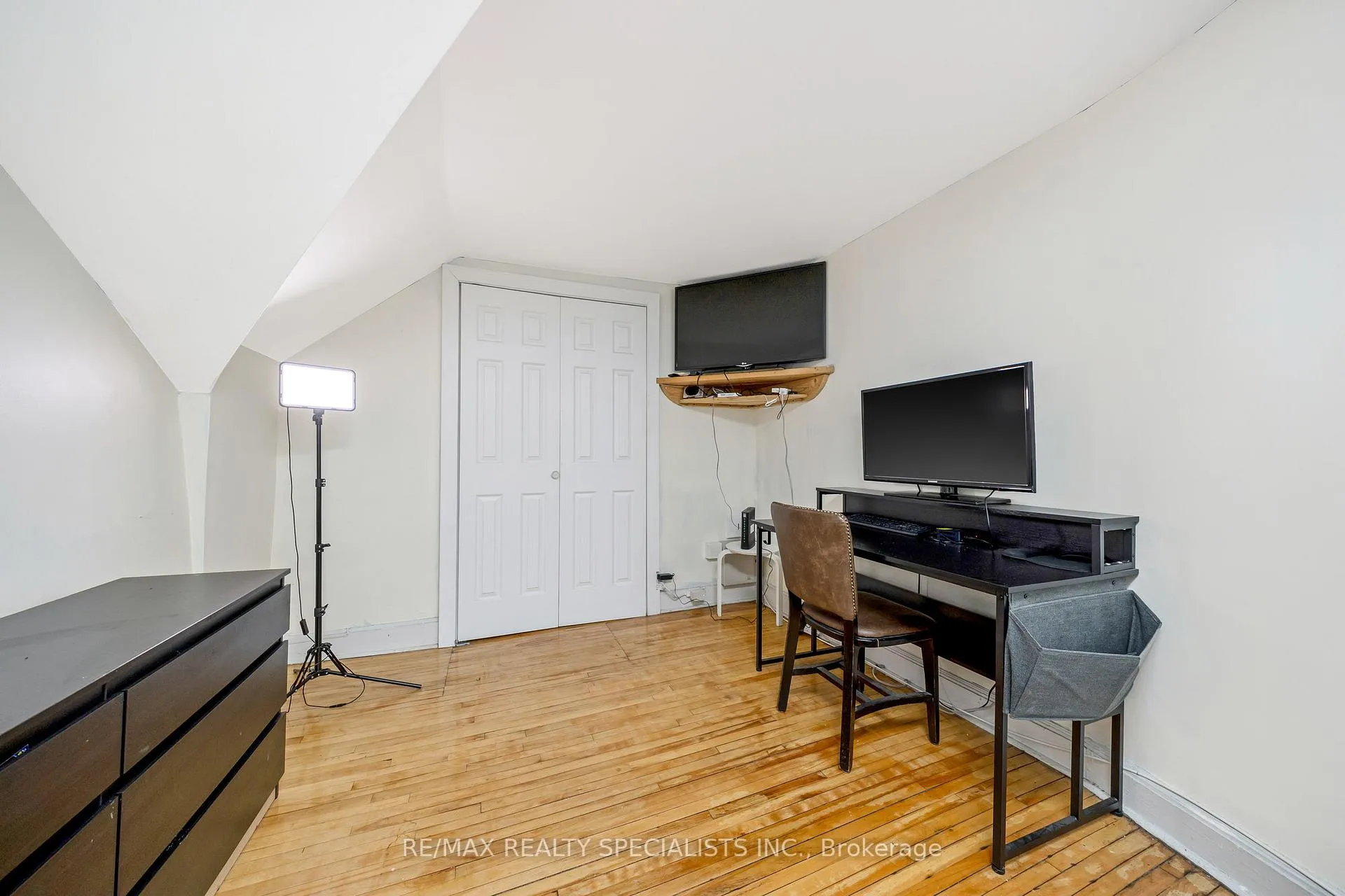 Photo 23 of 356 Hunter Street W, Hamilton, Kirkendall — HOMEH