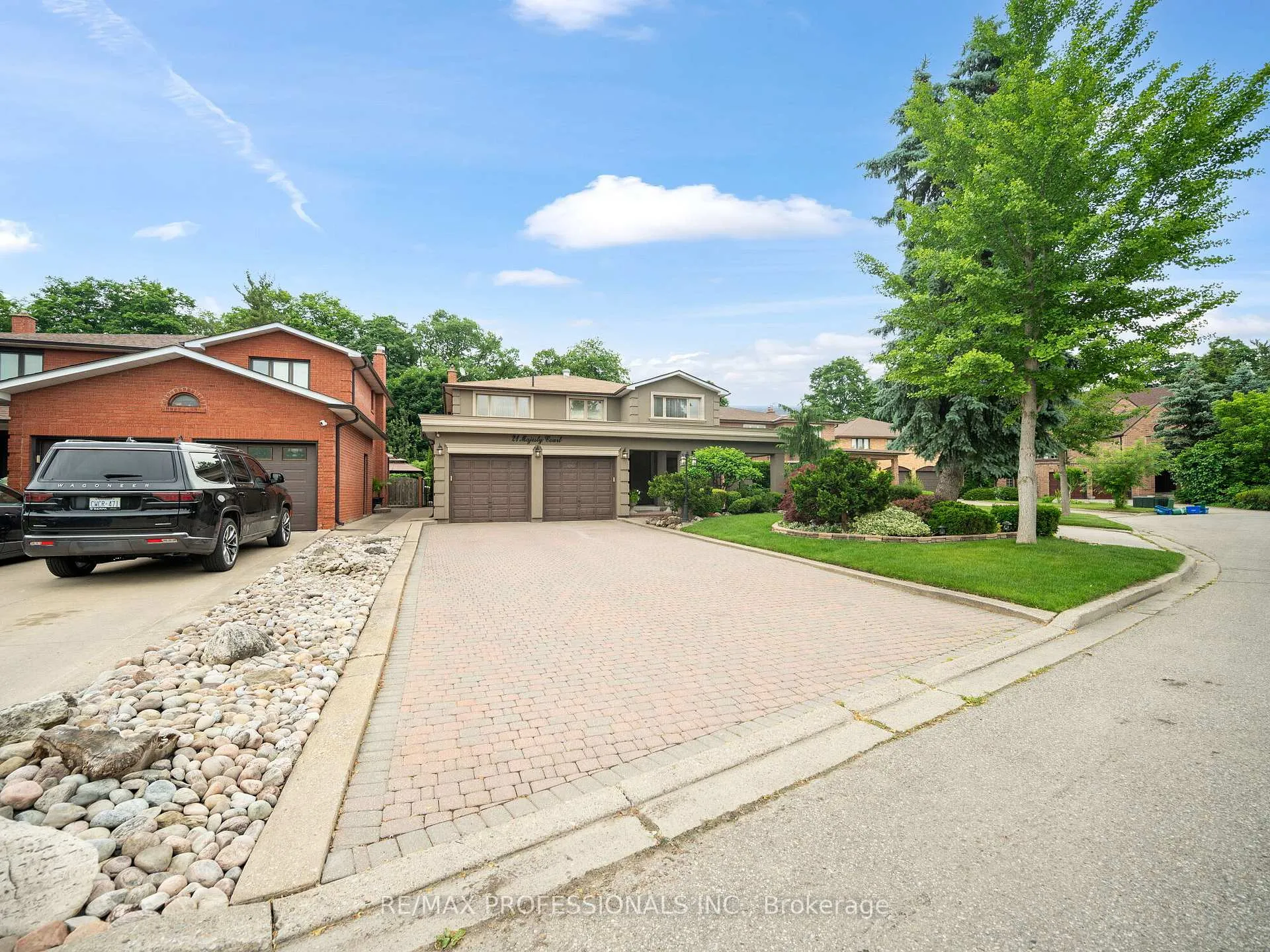 Photo 2 of 21 Majesty Court, Vaughan, East Woodbridge — HOMEH