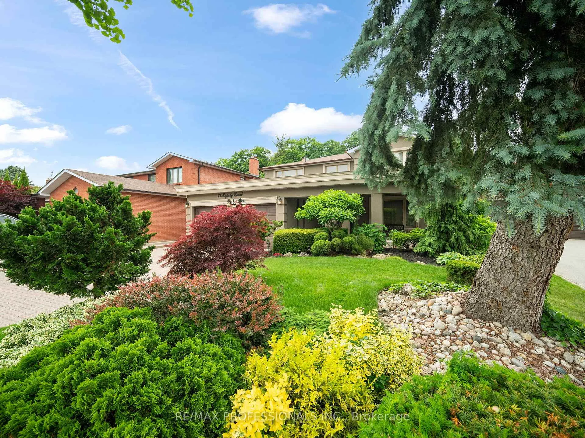 Photo 4 of 21 Majesty Court, Vaughan, East Woodbridge — HOMEH