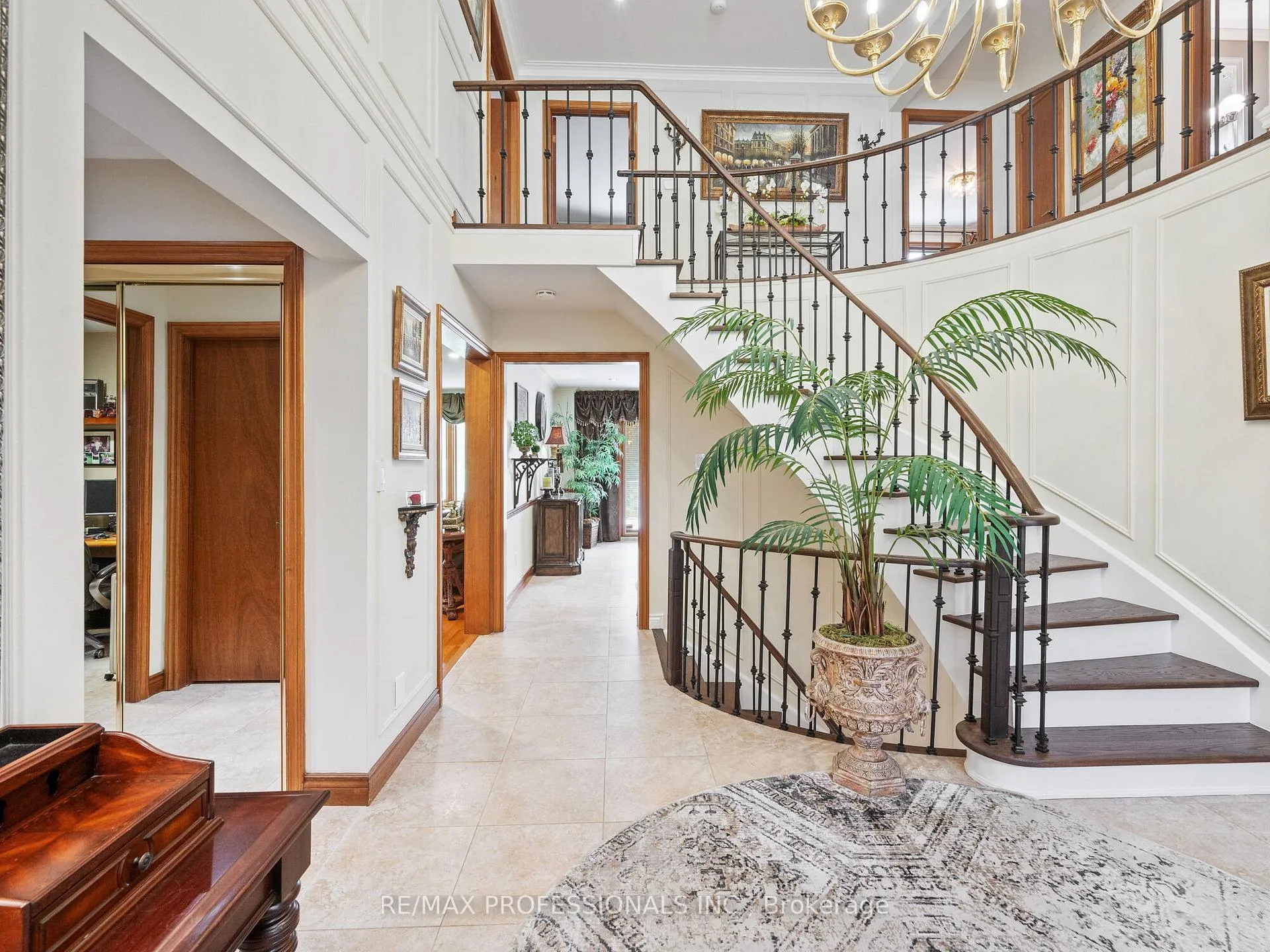 Photo 6 of 21 Majesty Court, Vaughan, East Woodbridge — HOMEH