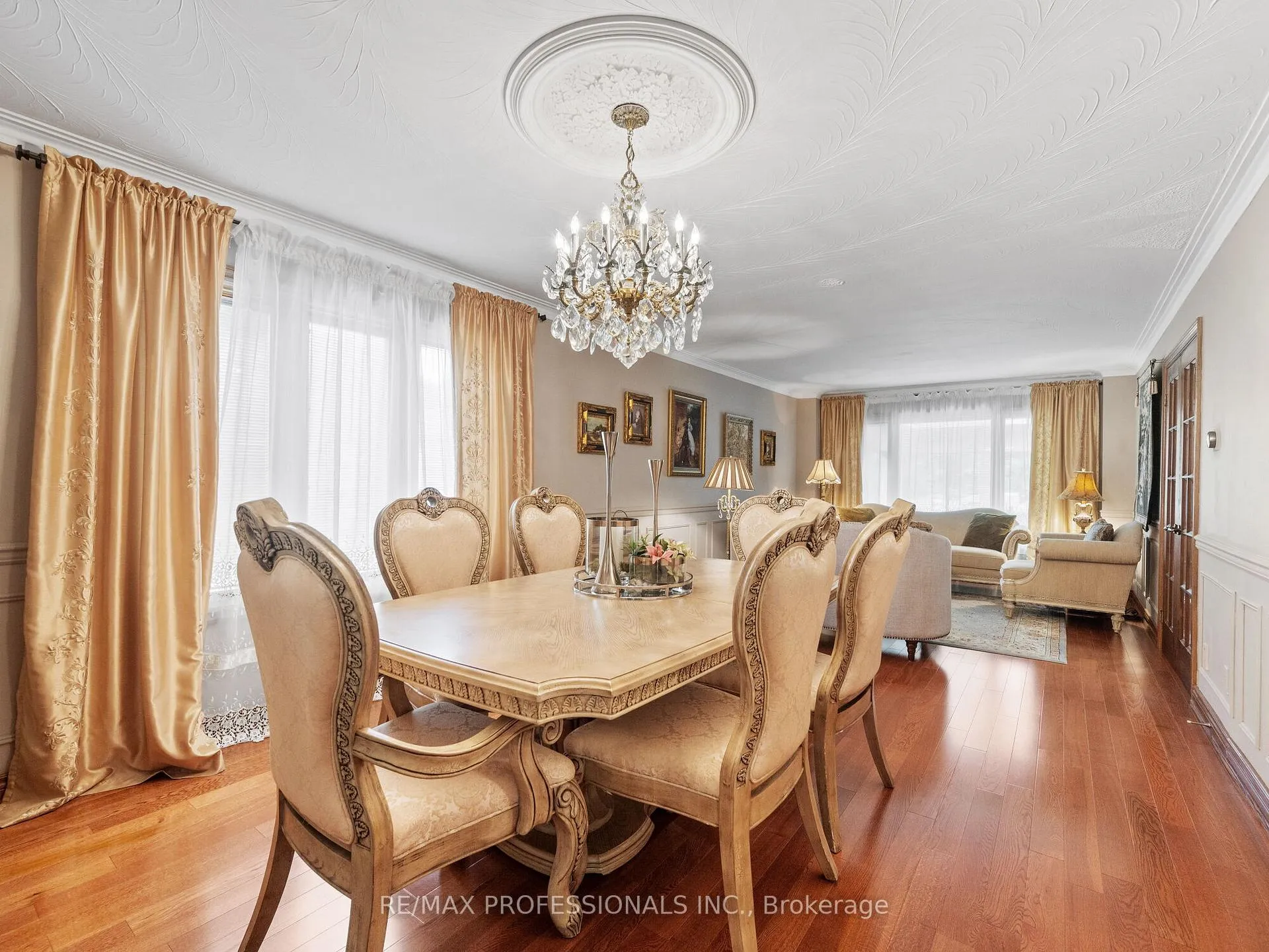 Photo 9 of 21 Majesty Court, Vaughan, East Woodbridge — HOMEH