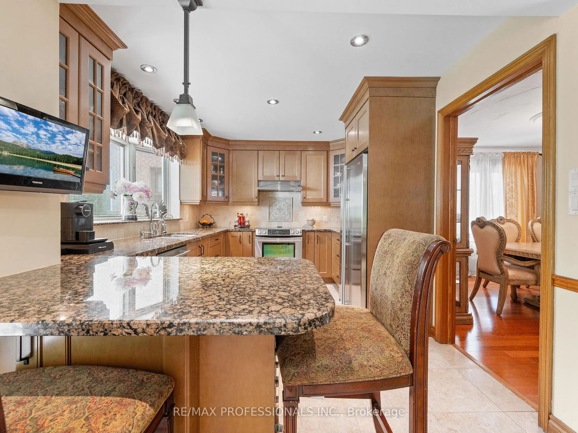 Photo 14 of 21 Majesty Court, Vaughan, East Woodbridge — HOMEH