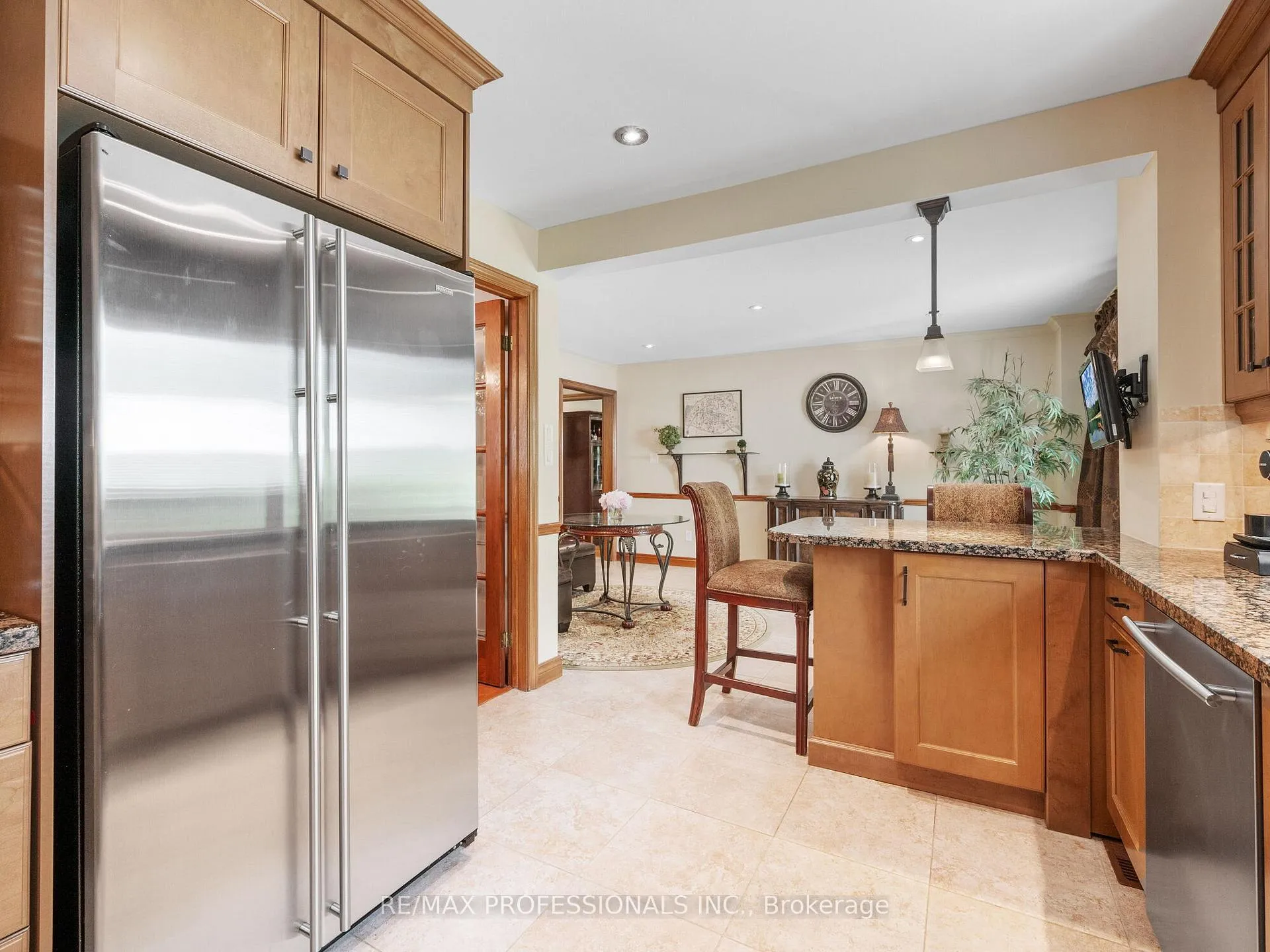Photo 15 of 21 Majesty Court, Vaughan, East Woodbridge — HOMEH