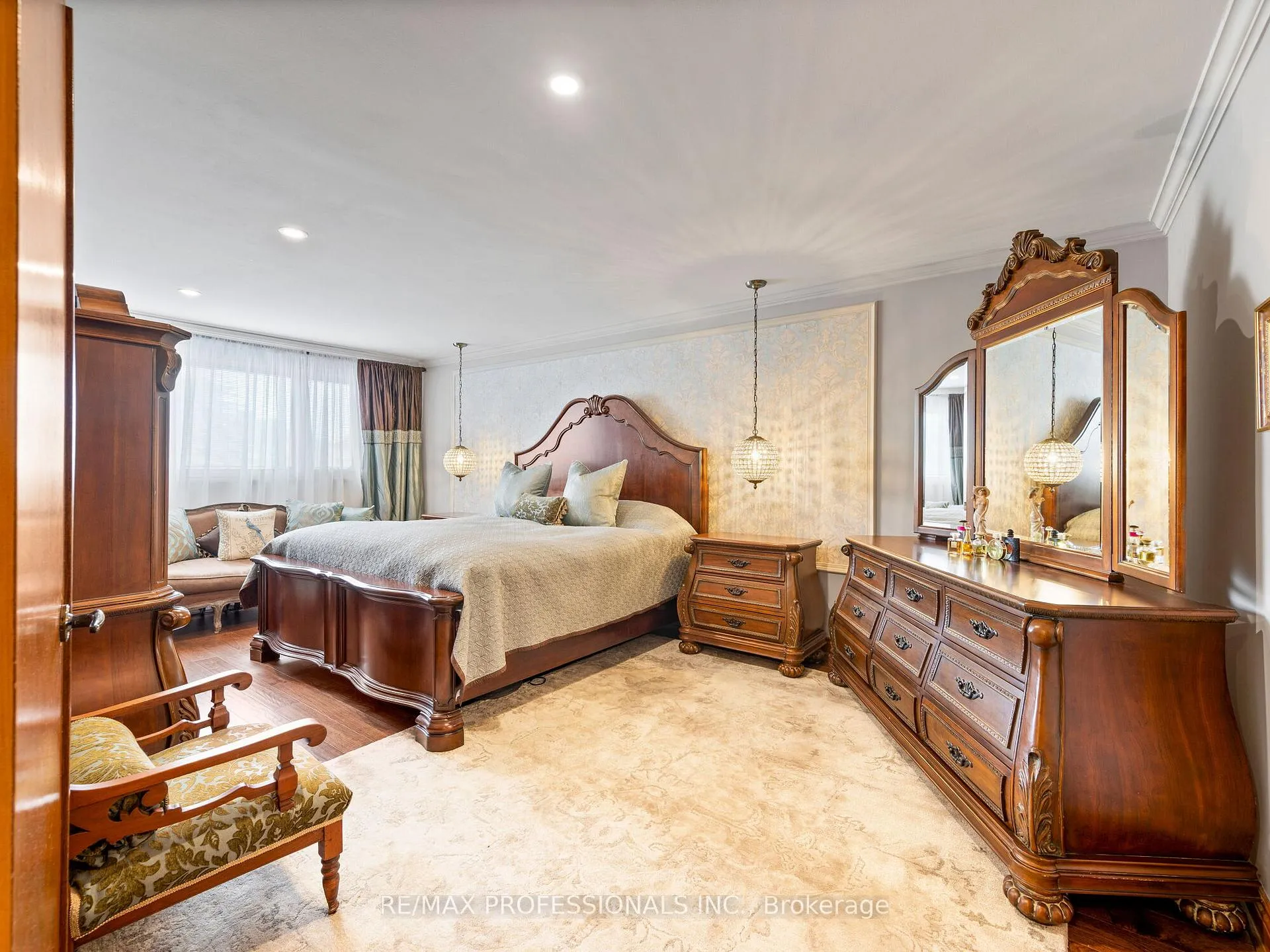 Photo 18 of 21 Majesty Court, Vaughan, East Woodbridge — HOMEH