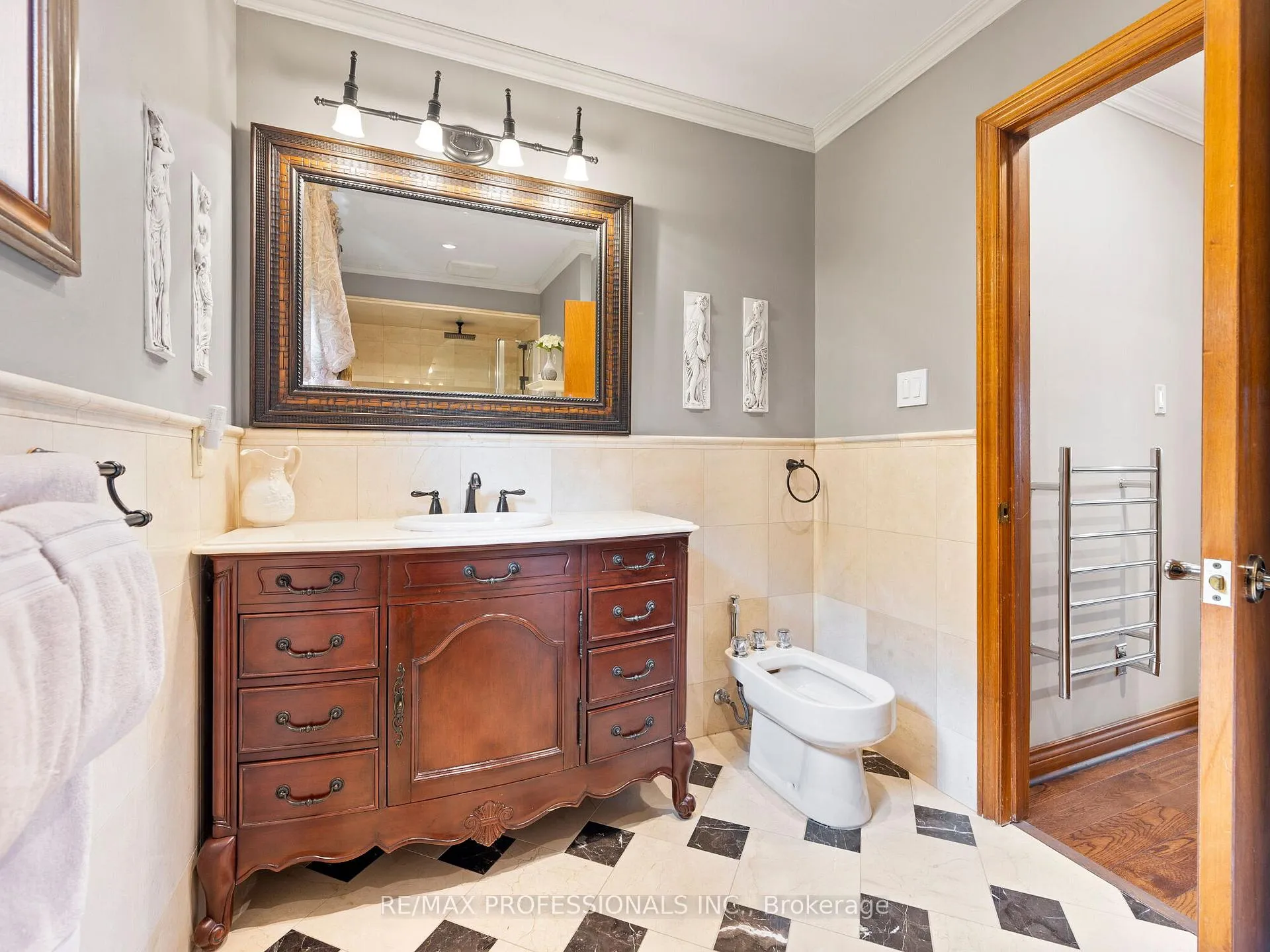 Photo 19 of 21 Majesty Court, Vaughan, East Woodbridge — HOMEH